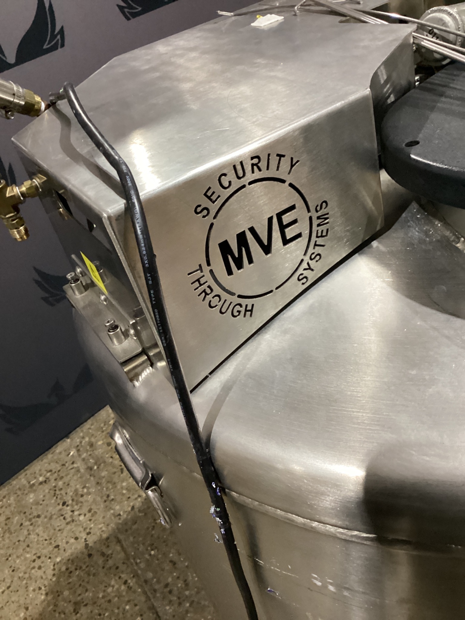 MVE HECO 815P-190AF-GB-BB LN2 VAPOR FREEZER AUTO FILL USED 2