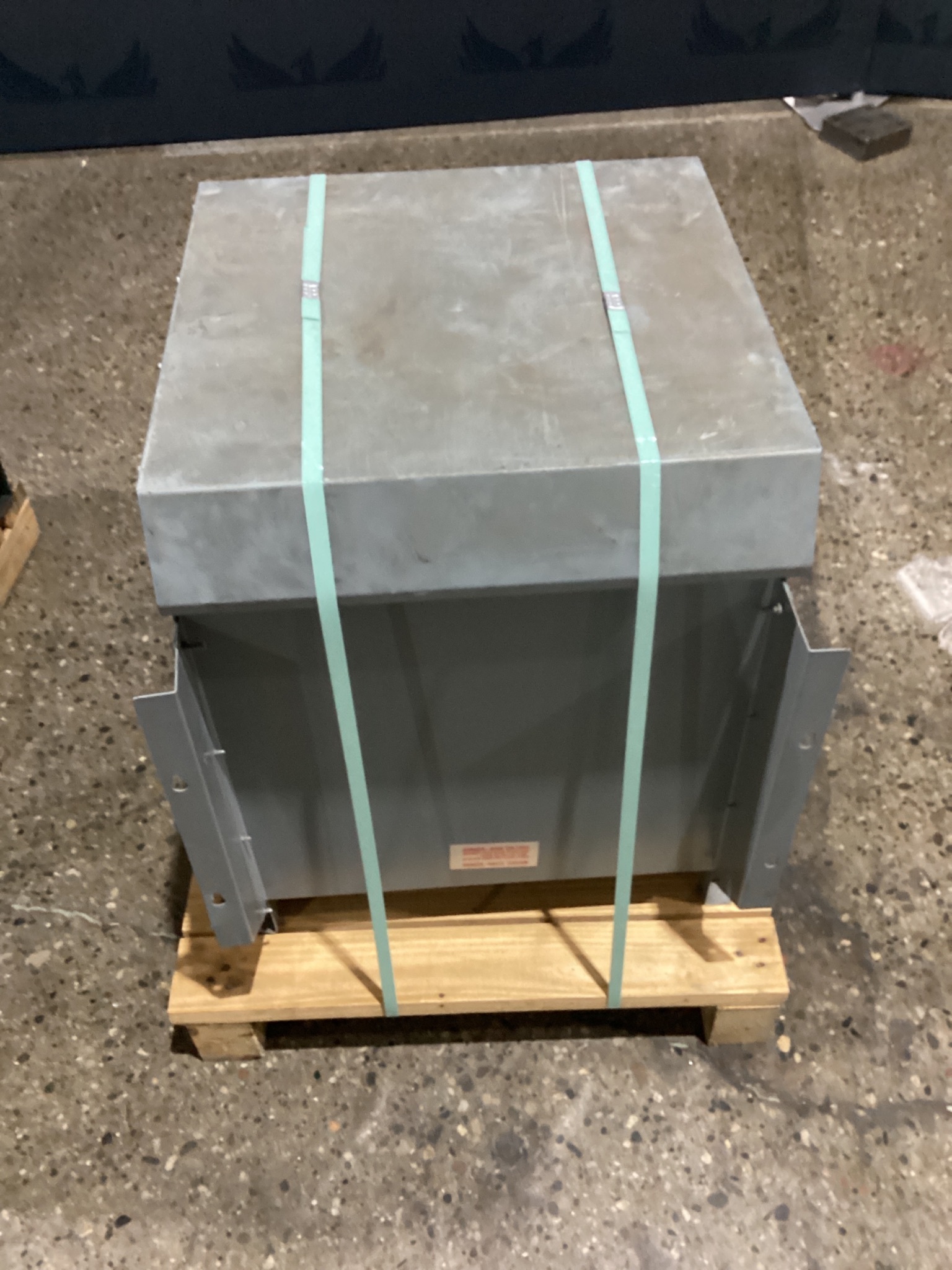 HAMMOND MF025LE 25KVA DISTRIBUTION TRANSFORMER 1PH 240/480V USED 2
