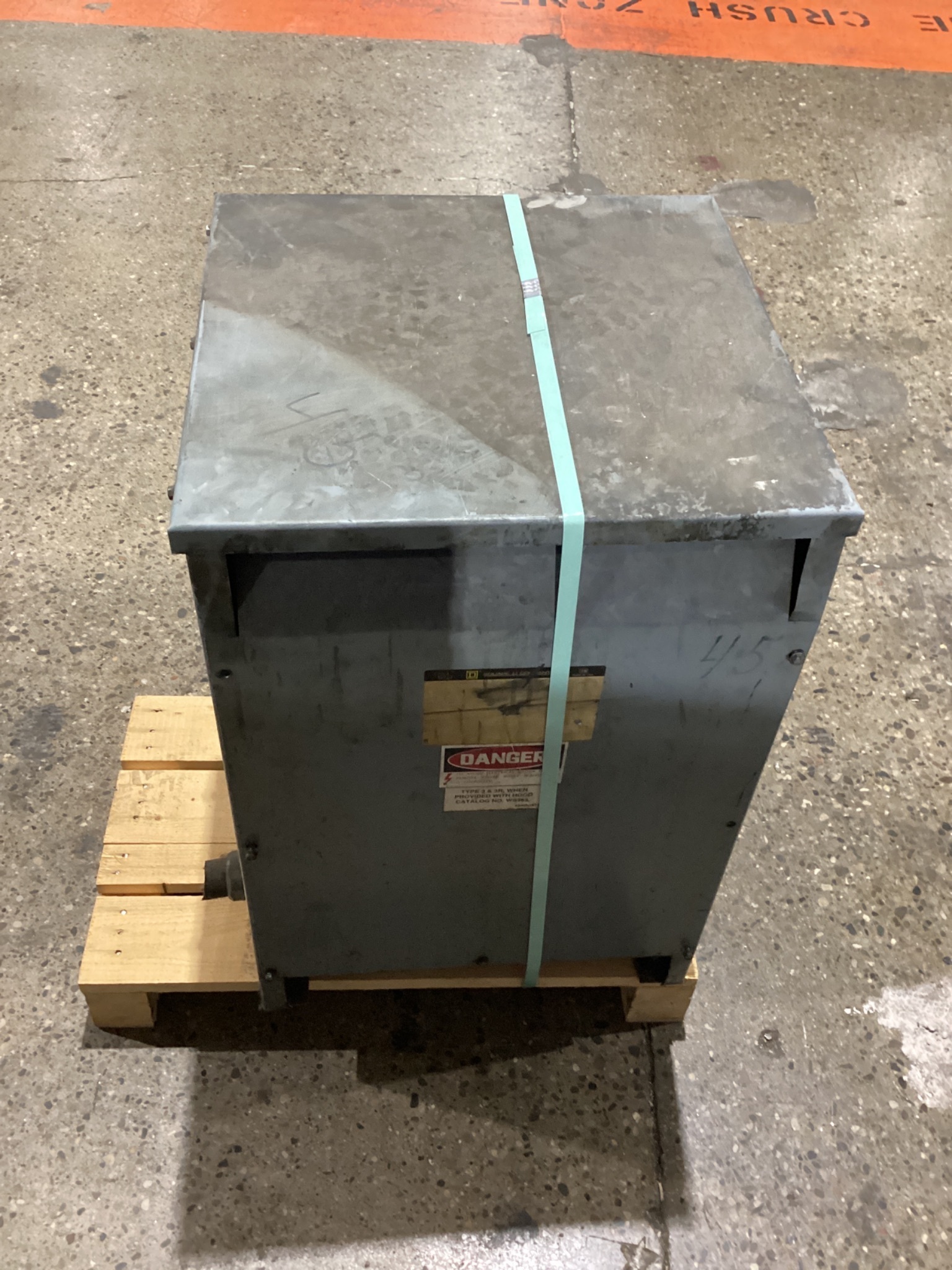 SQUARE D 45T3H 45KVA DRY TYPE TRANSFORMER 3PH 480V - 208Y/120V USED 2