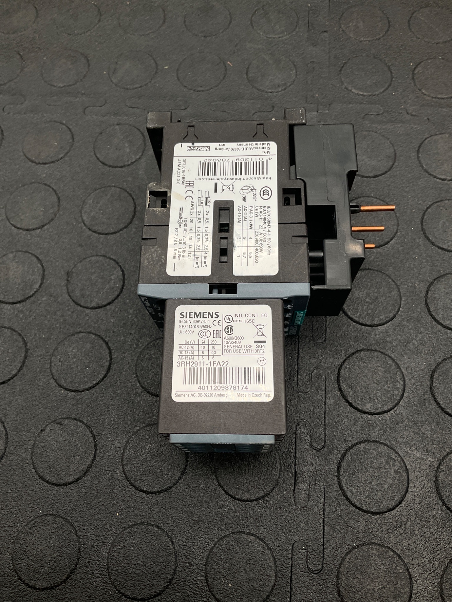 SIEMENS 3RT2016-1BB41 Sirius AC Contactor 24V-DC, 20A, 5hp USED 3