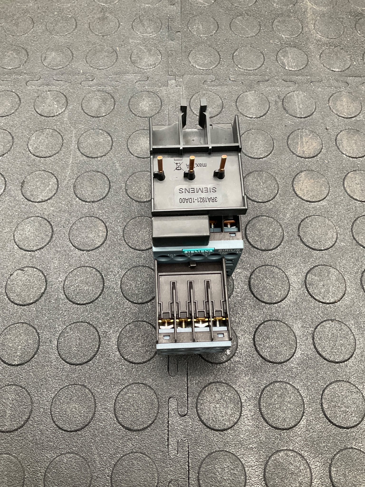 SIEMENS 3RT2016-1BB41 Sirius AC Contactor 24V-DC, 20A, 5hp USED 2