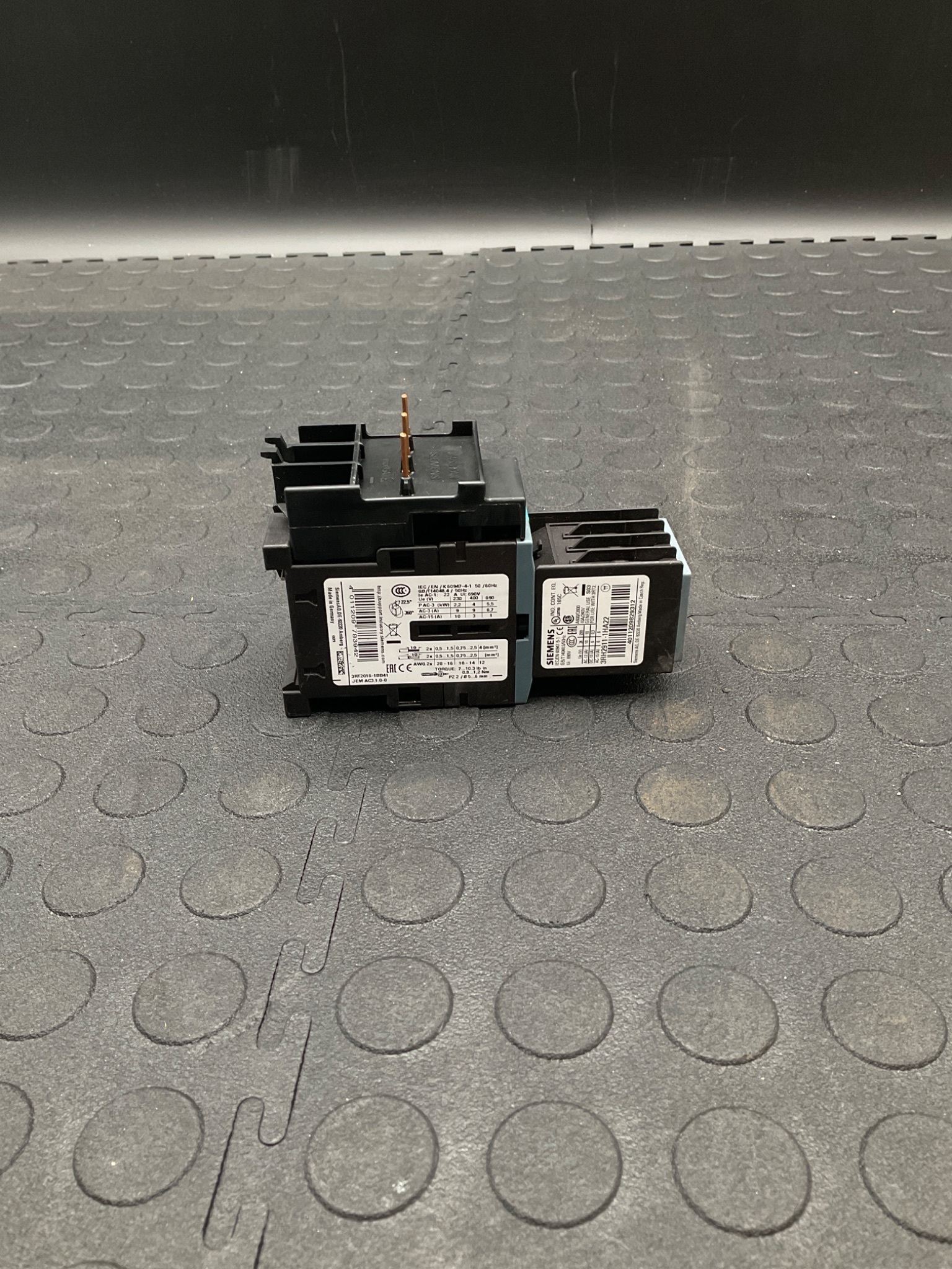 SIEMENS 3RT2016-1BB41 Sirius AC Contactor 24V-DC, 20A, 5hp USED 3