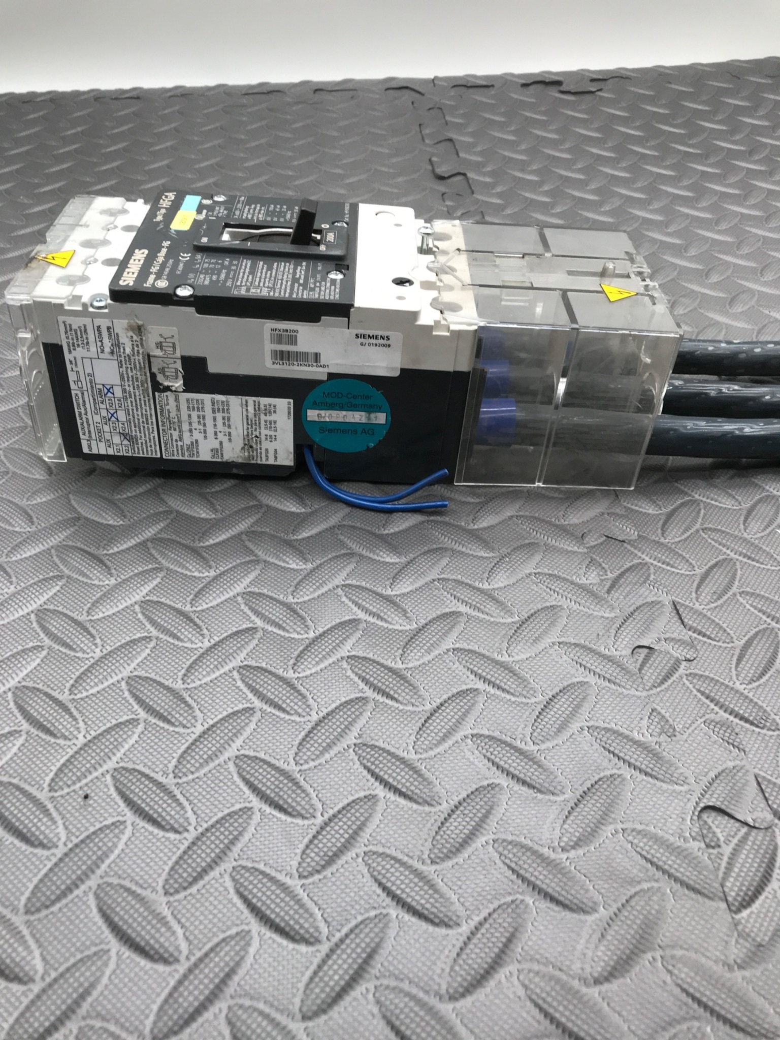SIEMENS HFX3B200 3-Pole 200A Molded Case Circuit Breaker USED 1