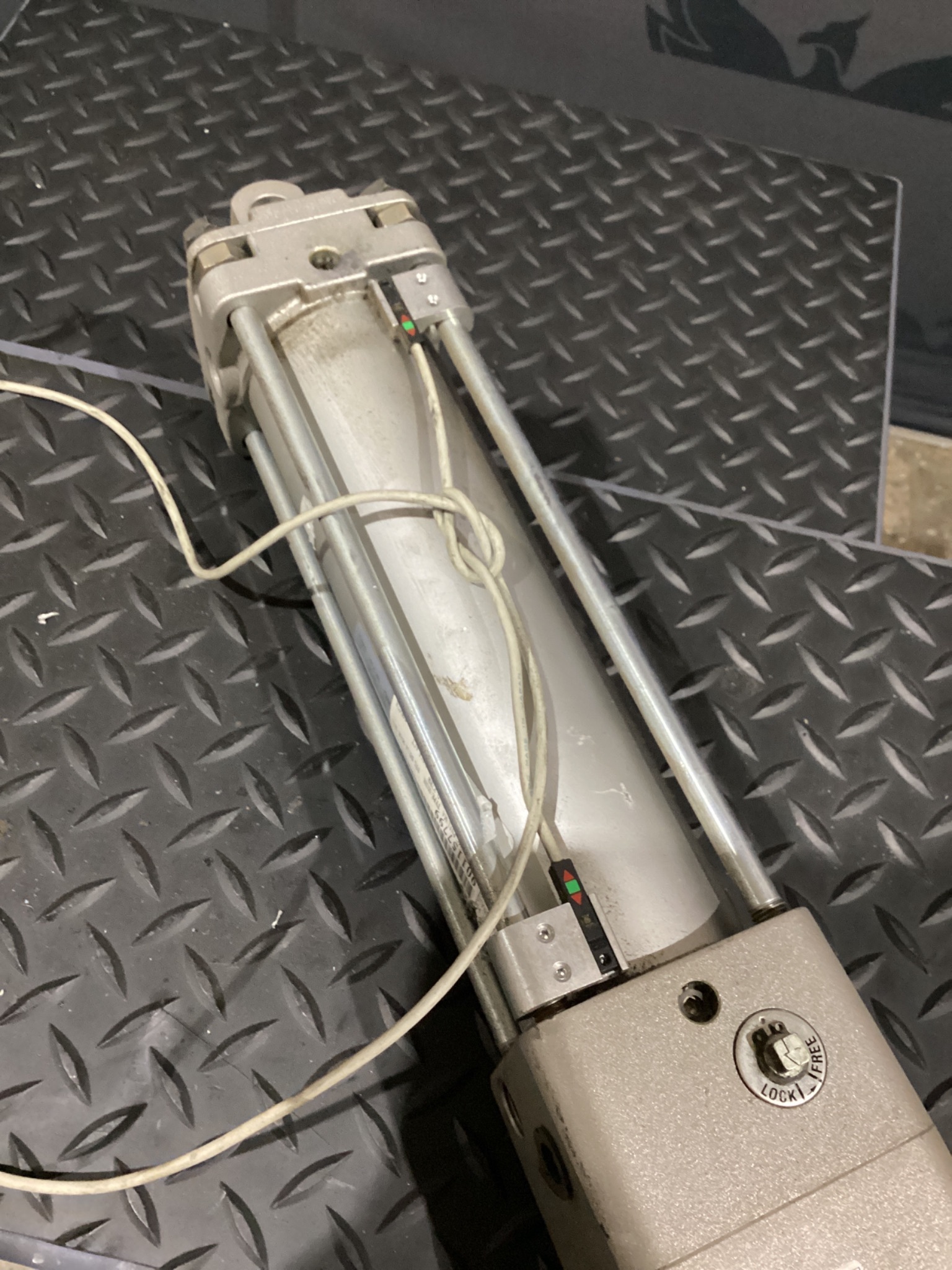 SMC CNA2‑63D‑UA 63 mm Power Lock Cylinder USED 3
