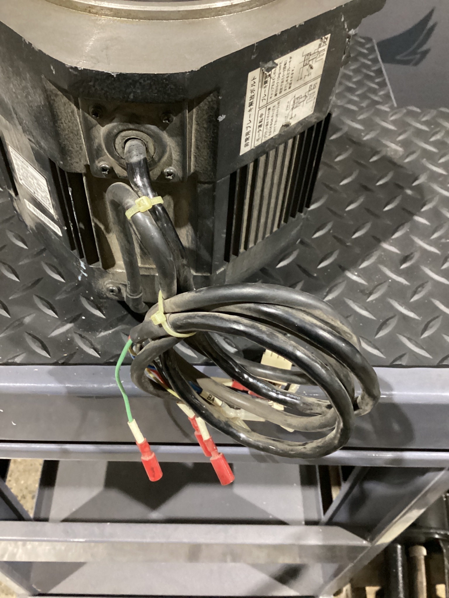 YASKAWA USADED‑13YRW11 1.3 kW AC Servo Motor 2000 RPM USED 3