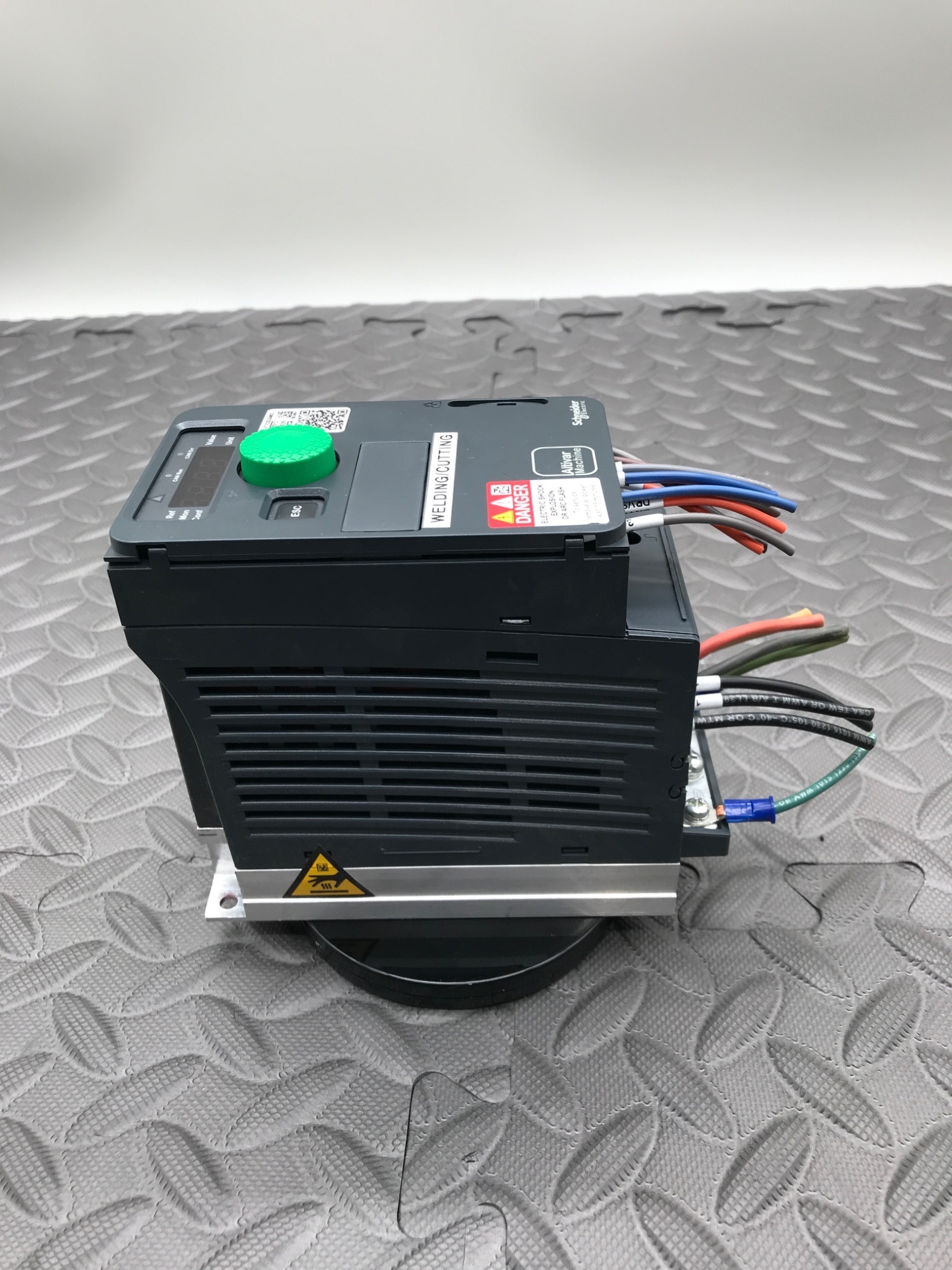 SCHNEIDER ELECTRIC ATV320U04M3C Altivar 0.5 HP AC Drive USED 1
