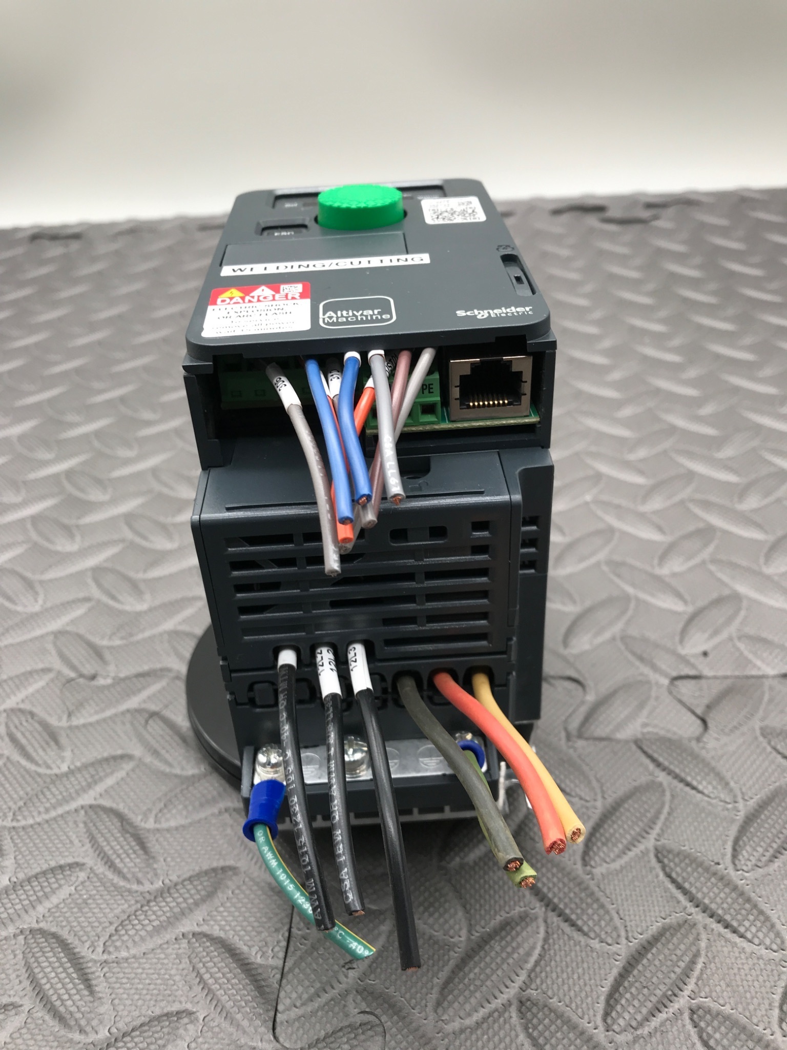 SCHNEIDER ELECTRIC ATV320U04M3C Altivar 0.5 HP AC Drive USED 3