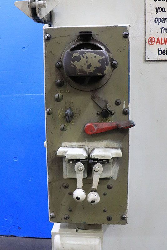 30" DOALL 3012-U VERTICAL BAND SAW USED 4