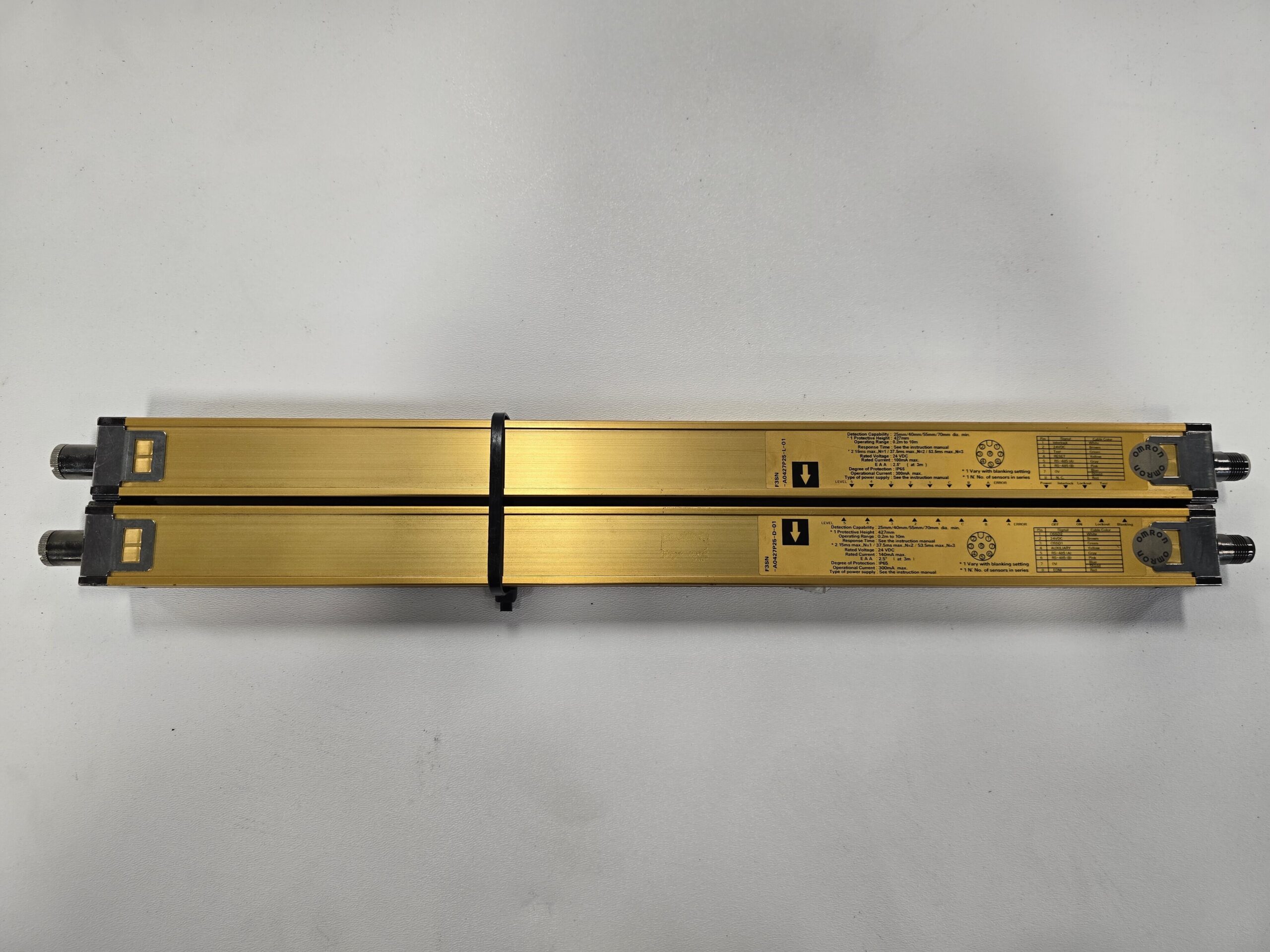OMRON F3SN-A0427P25-L-01/F3SN-A0427P25-D-01 LIGHT CURTAIN SET USED 5