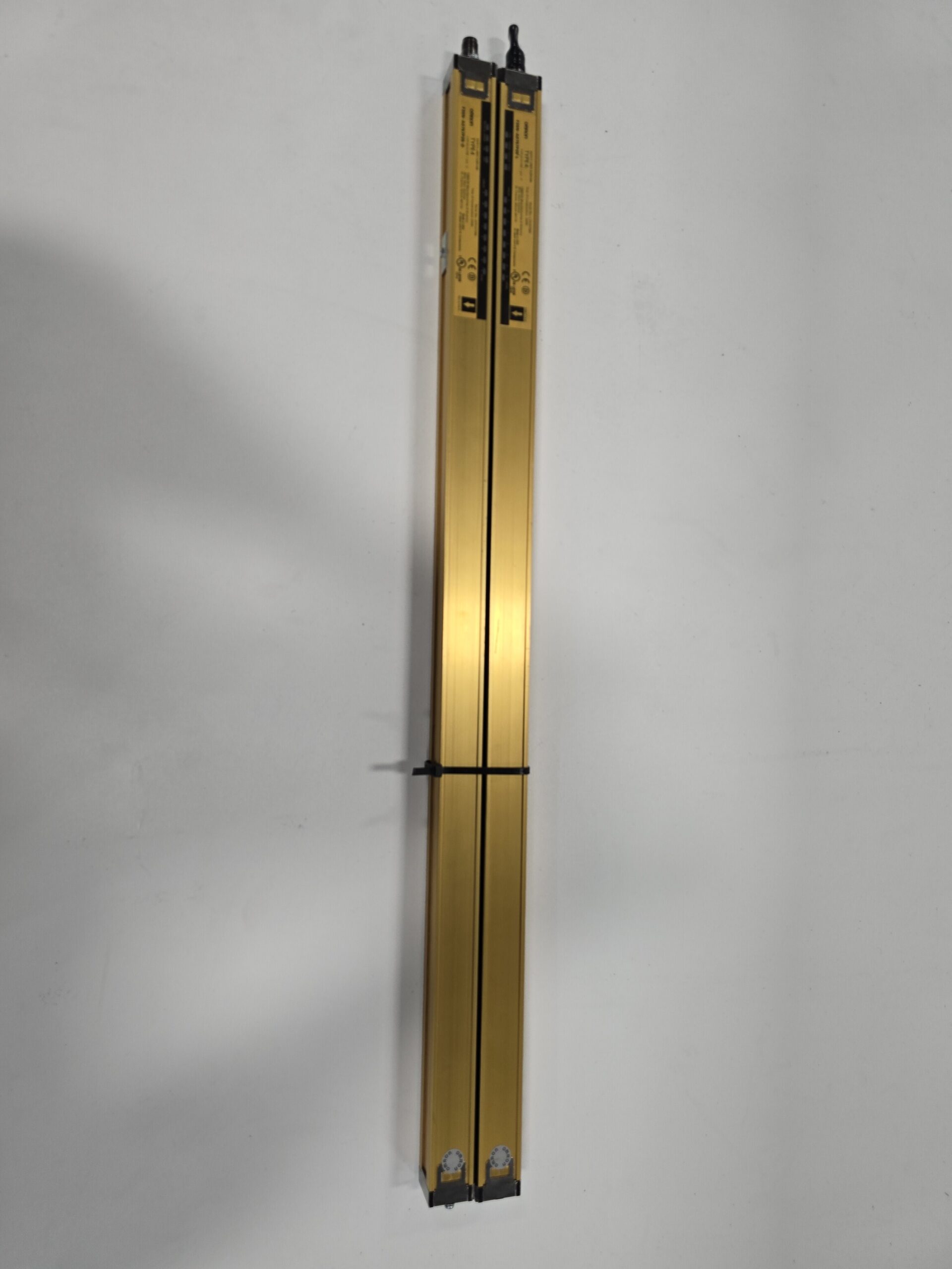 OMRON F3SN-A0757P25-L/F3SN-A0757P25-D LIGHT CURTAIN SET USED 0
