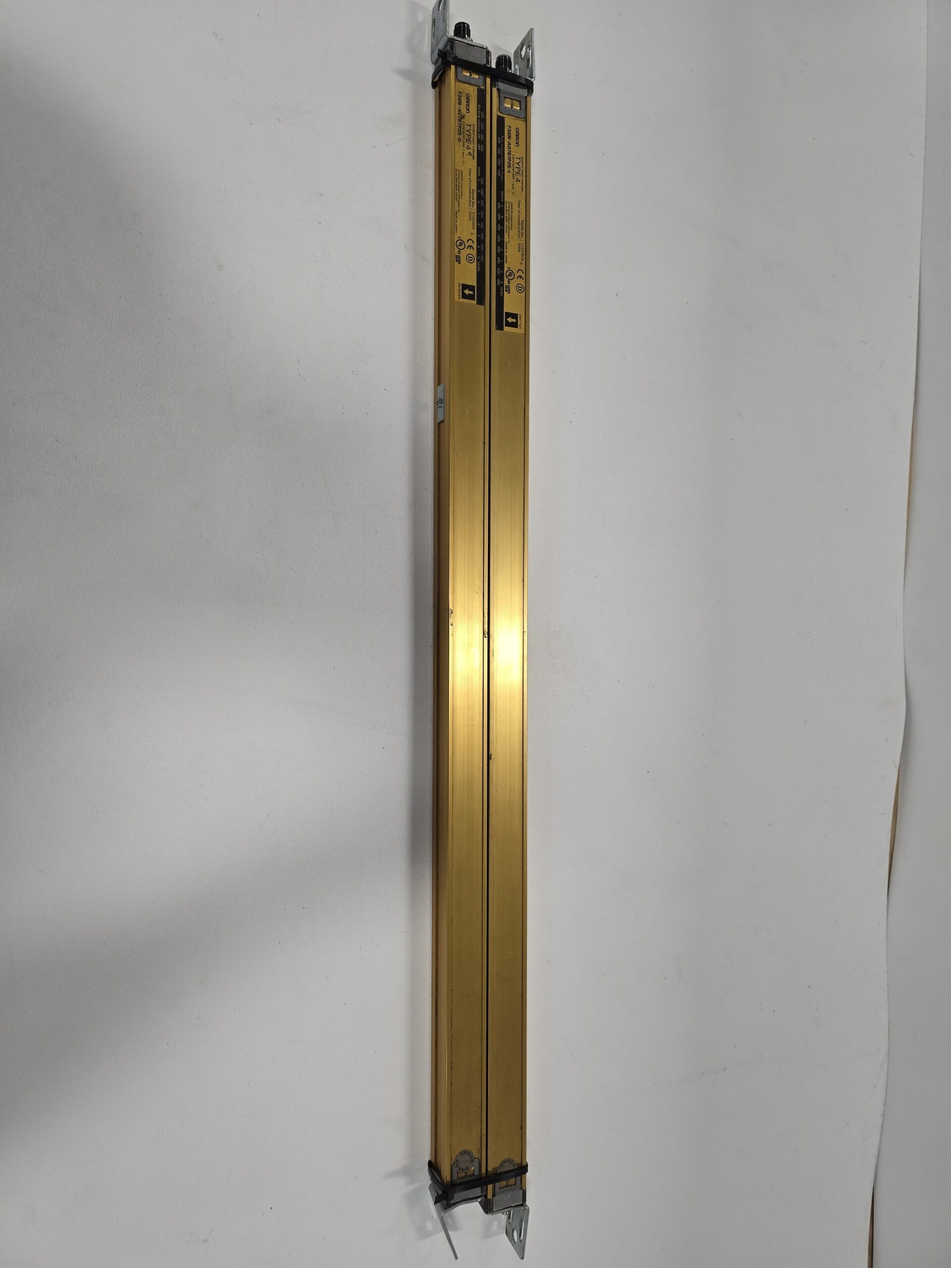 OMRON F3SN-A0787P25-L/F3SN-A0787P25-D LIGHT CURTAIN SET USED 0