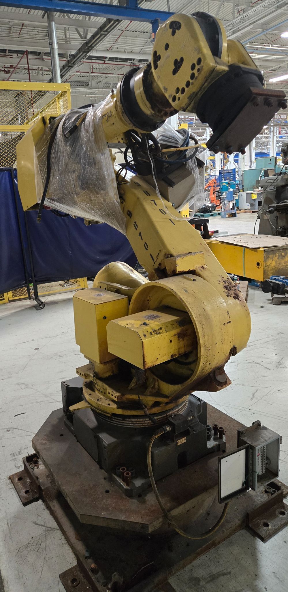 FANUC R-2000iA/200F Robot Arm USED AS-IS 1