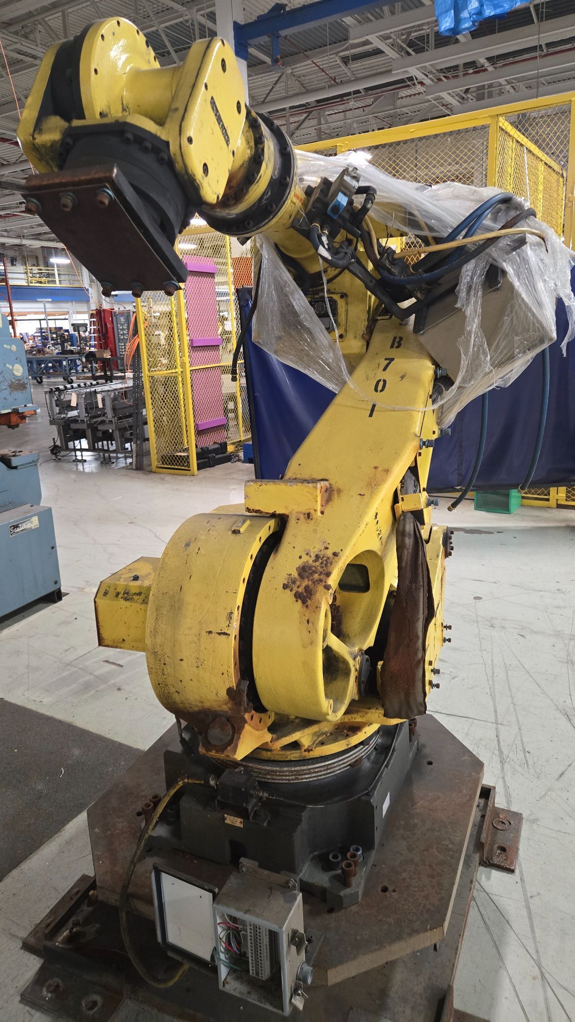 FANUC R-2000iA/200F Robot Arm USED AS-IS 2