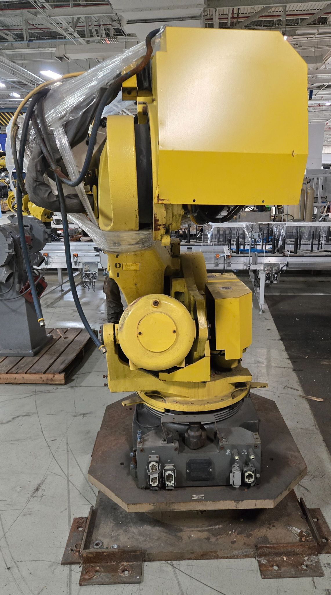 FANUC R-2000iA/200F Robot Arm USED AS-IS 3