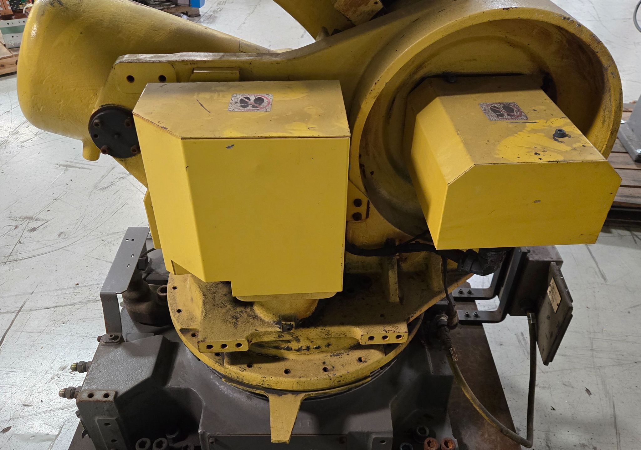 FANUC R-2000iA/200F Robot Arm USED AS-IS 6