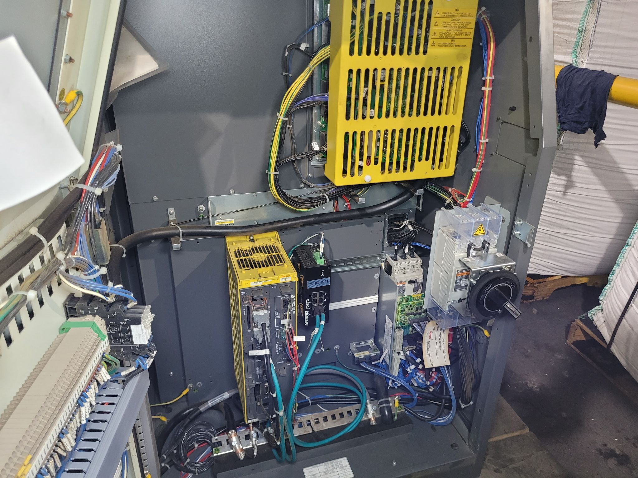 FANUC R-2000iC/210F w/ R-30iB Controls REFURBISHED NO PENDANT OR CABLE 7