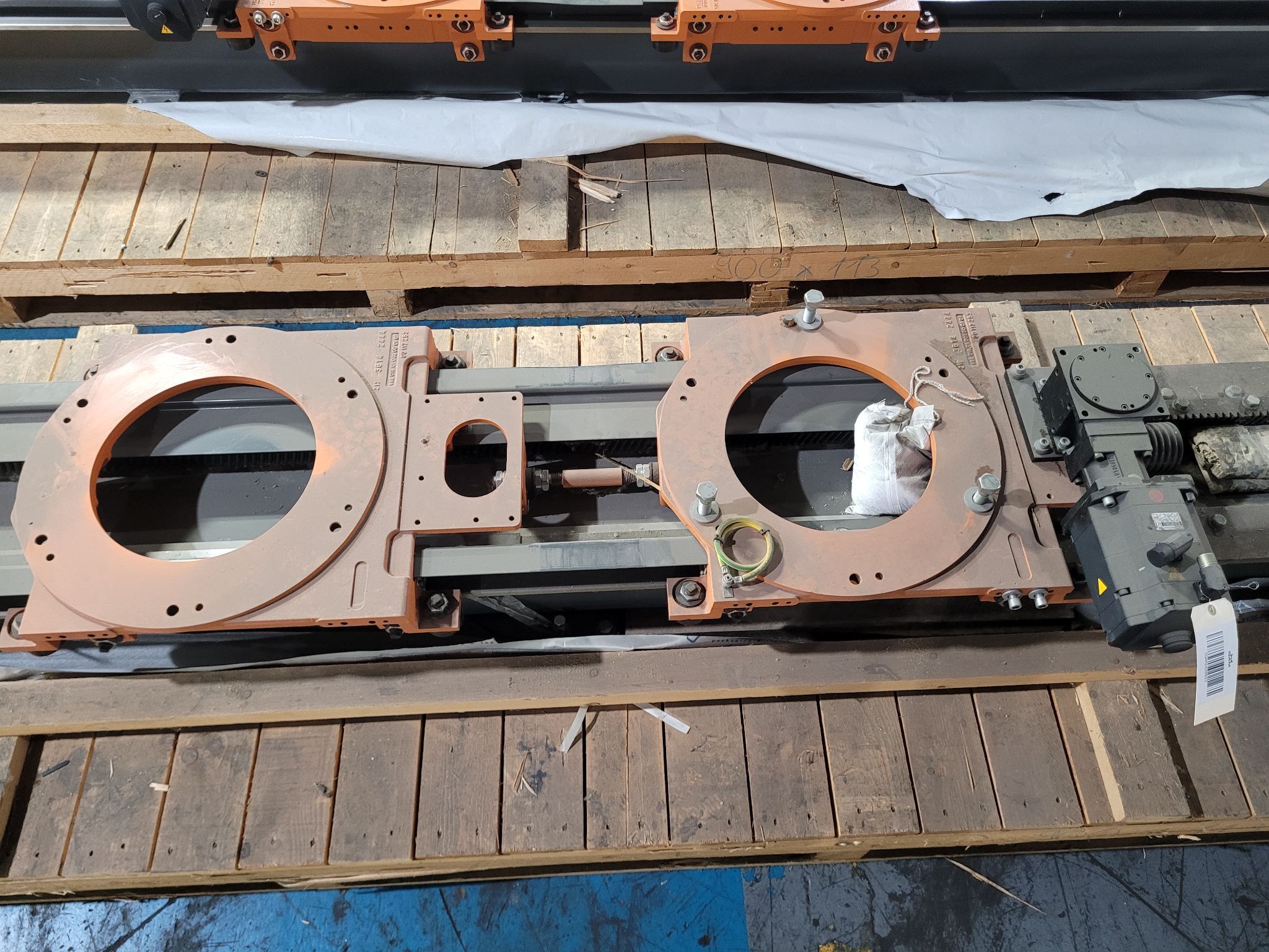 KUKA KL 250-3 (8.5m x 2) RTU w/ 3 Dual Robot Carriages NEW 1
