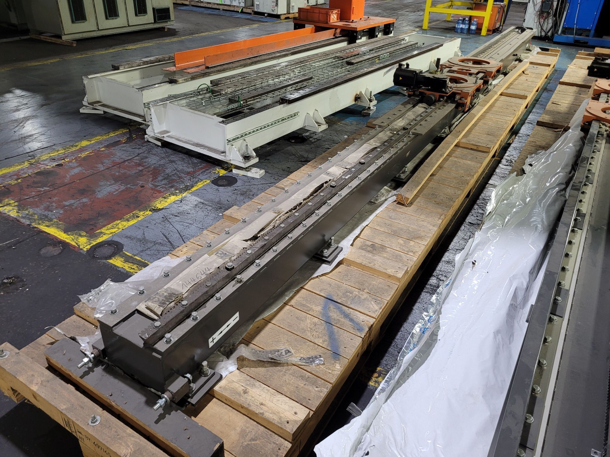 KUKA KL 250-3 (8.5m x 2) RTU w/ 3 Dual Robot Carriages NEW 2