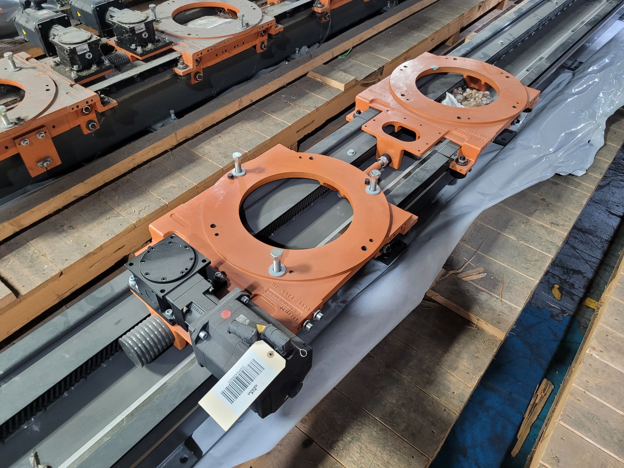 KUKA KL 250-3 (8.5m x 2) RTU w/ 2 Dual Robot Carriages NEW 1