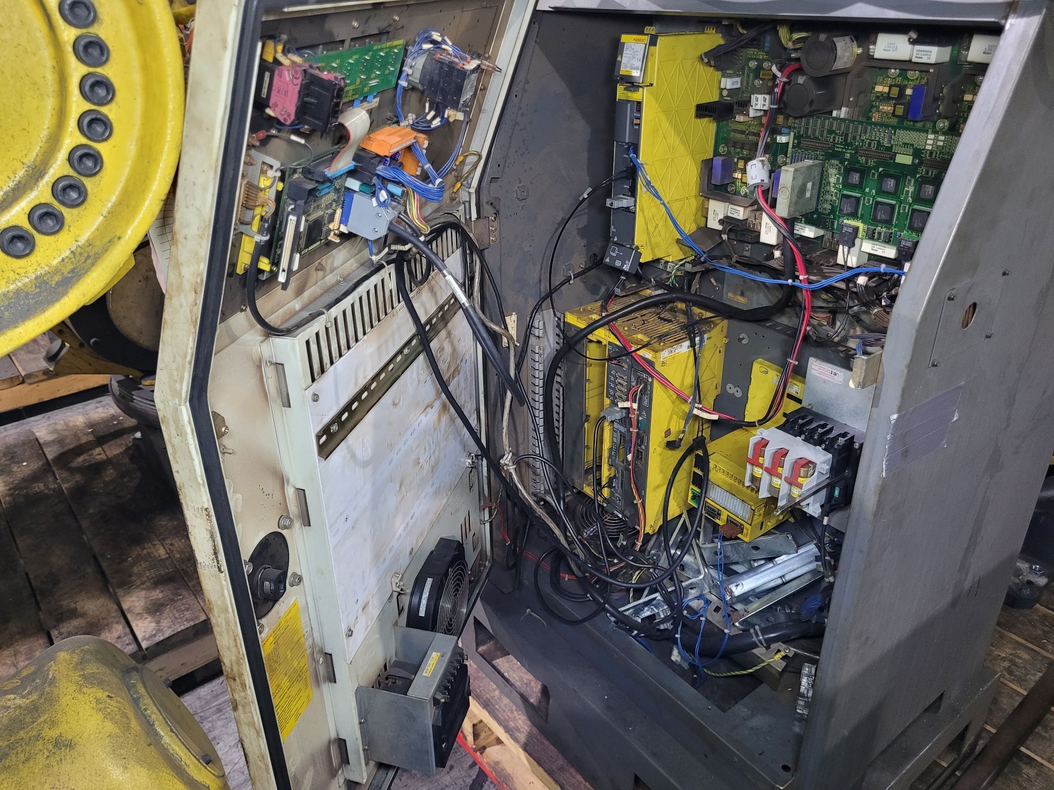 FANUC R-2000iA/210F Robot w/ R-J3iB Controls PARTS ONLY 7