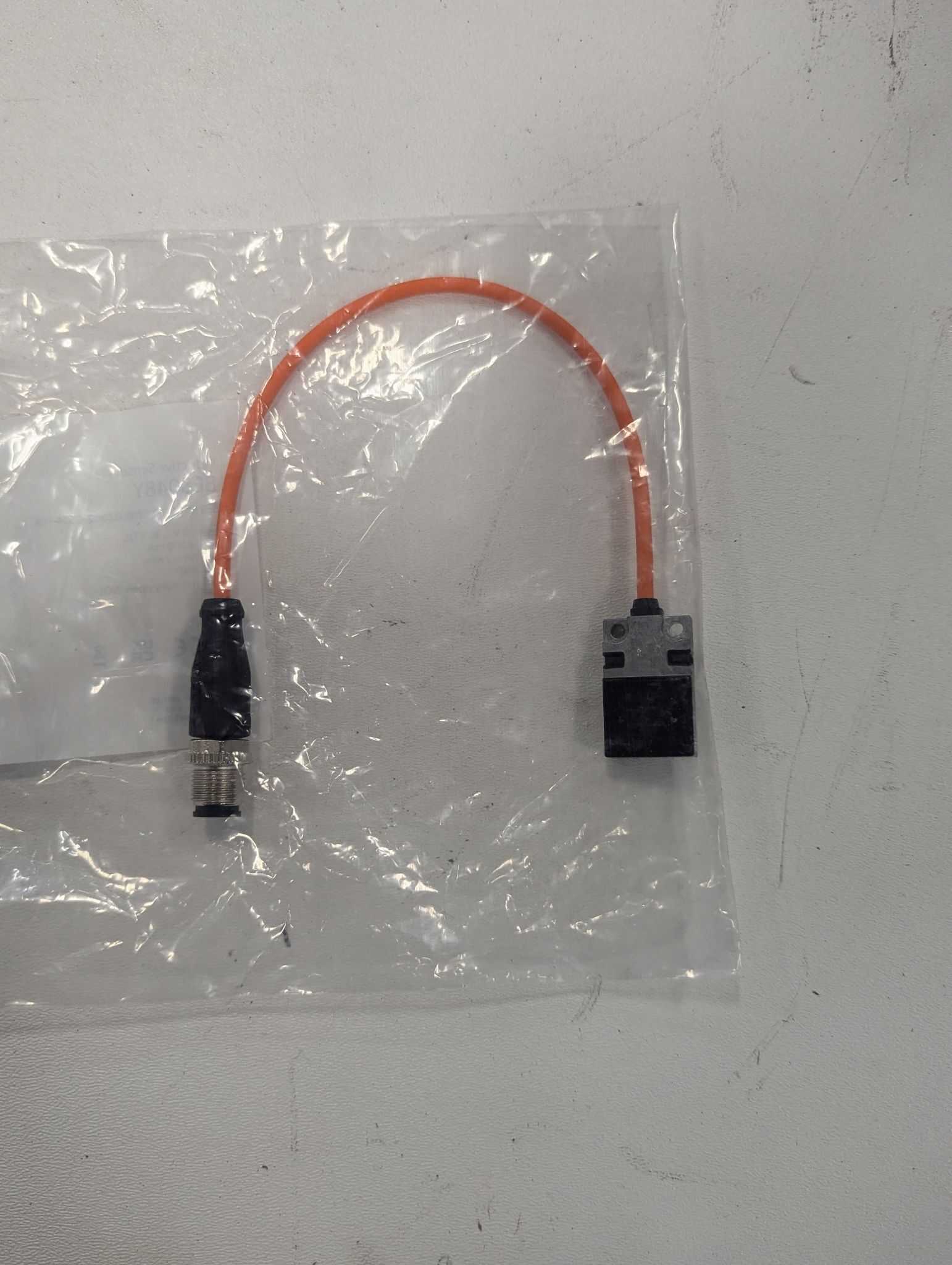 BALLUFF BES R01ZC-PSC70B-BZ00,2-GS04-108 INDUCTIVE SENSOR NEW 1