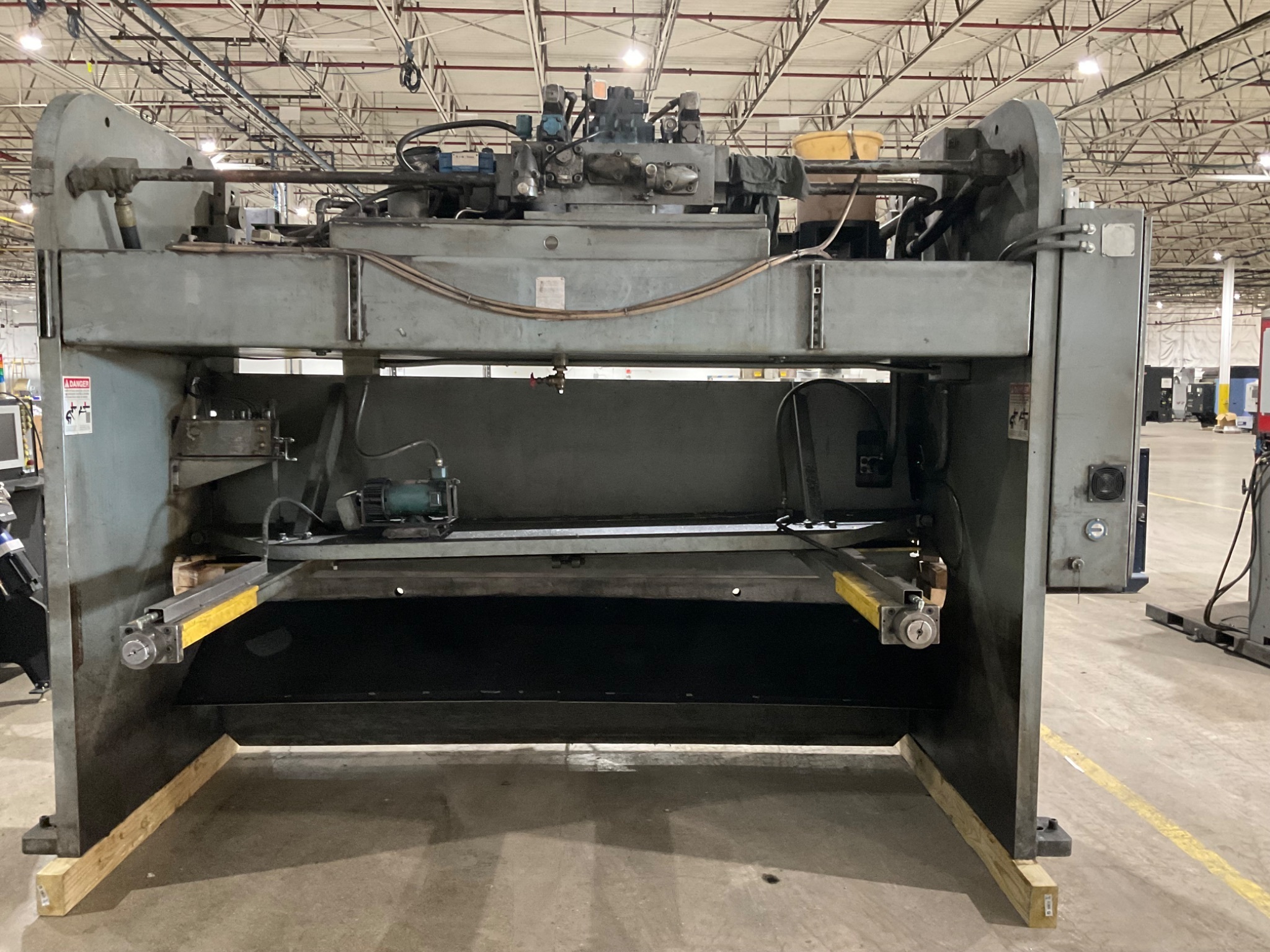 CINCINNATI 3D10 HYDRAULIC POWER SQUARING SHEAR USED 10