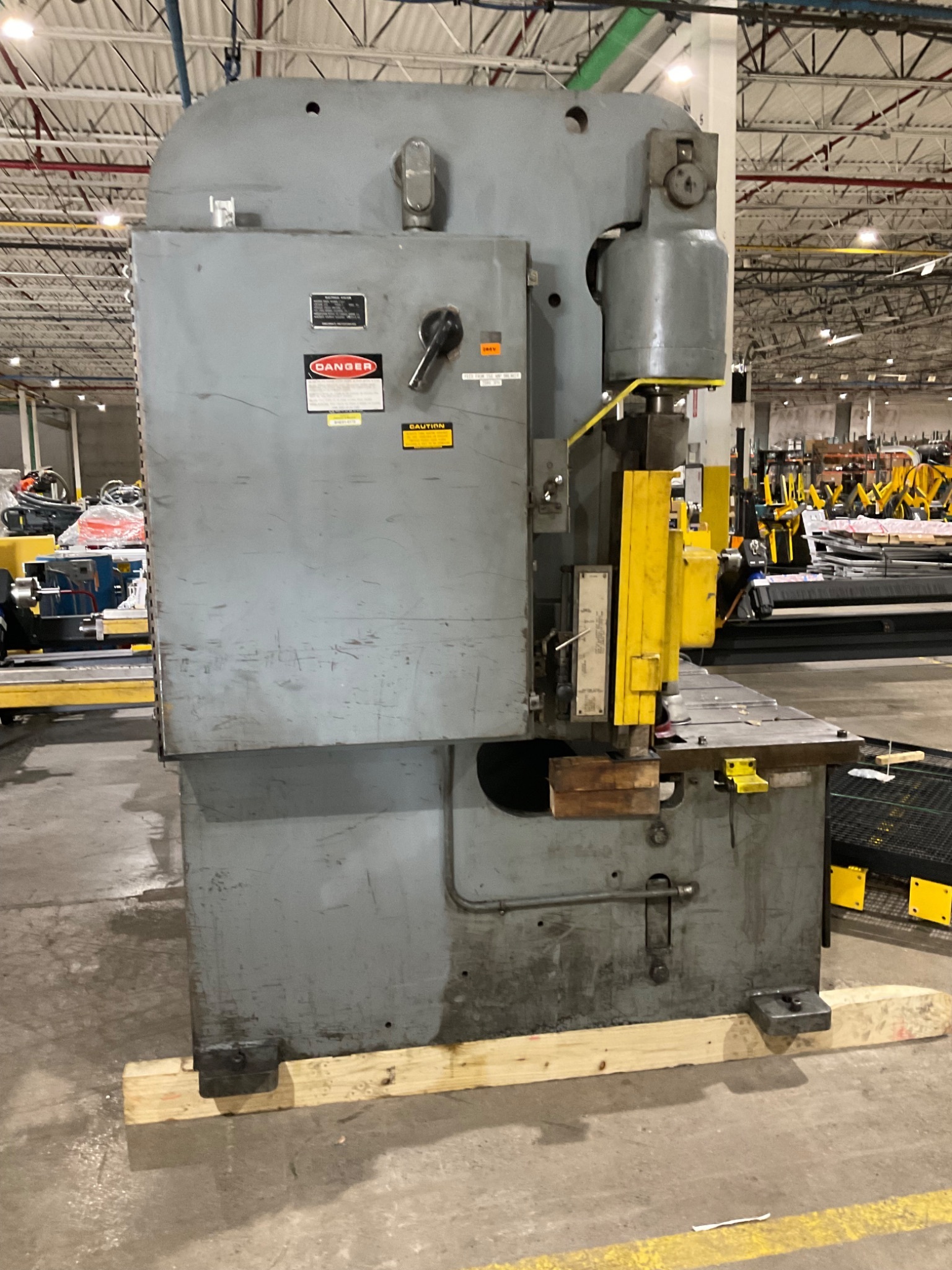 CINCINNATI 3D10 HYDRAULIC POWER SQUARING SHEAR USED 14
