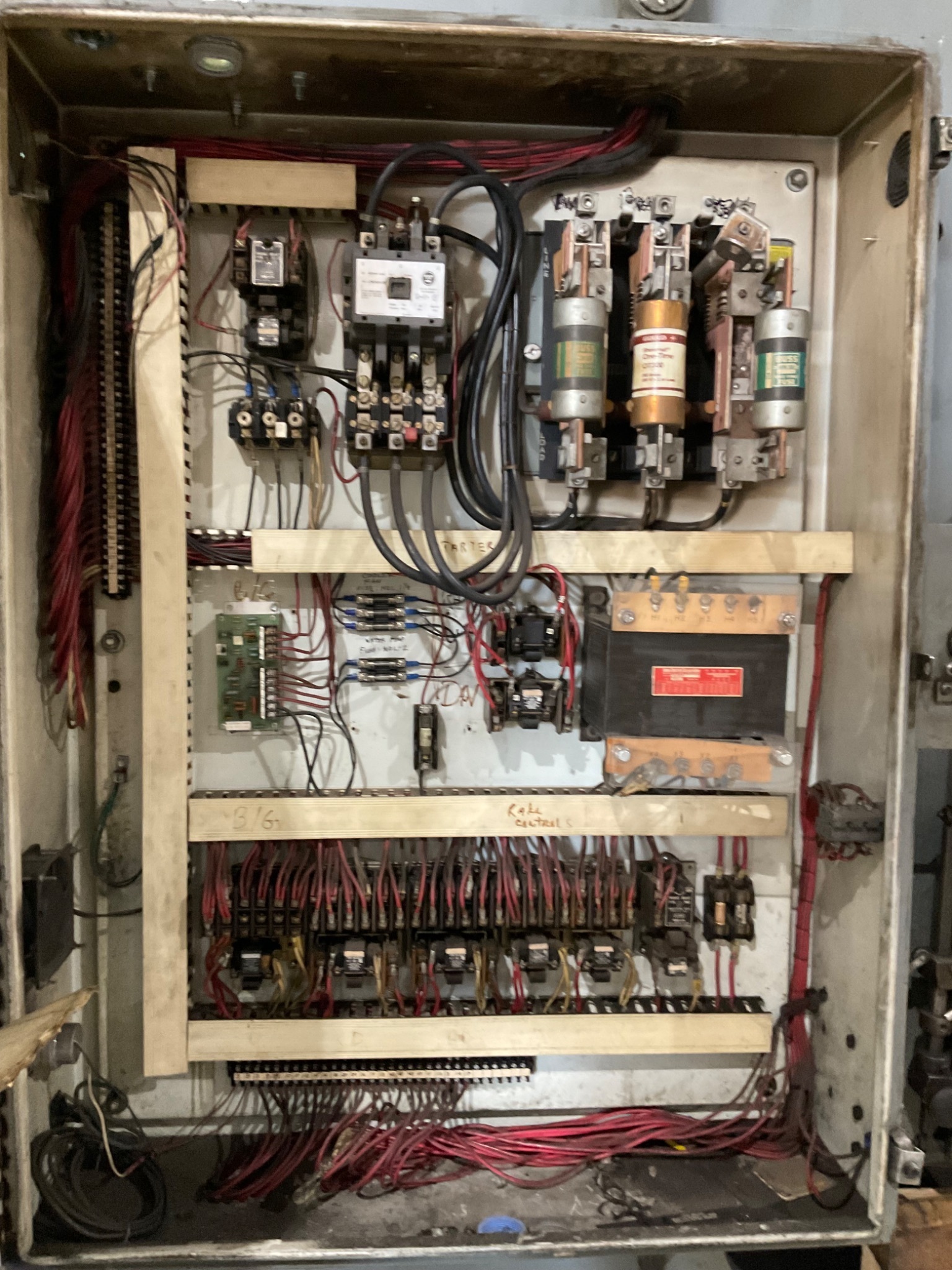 CINCINNATI 3D10 HYDRAULIC POWER SQUARING SHEAR USED 2