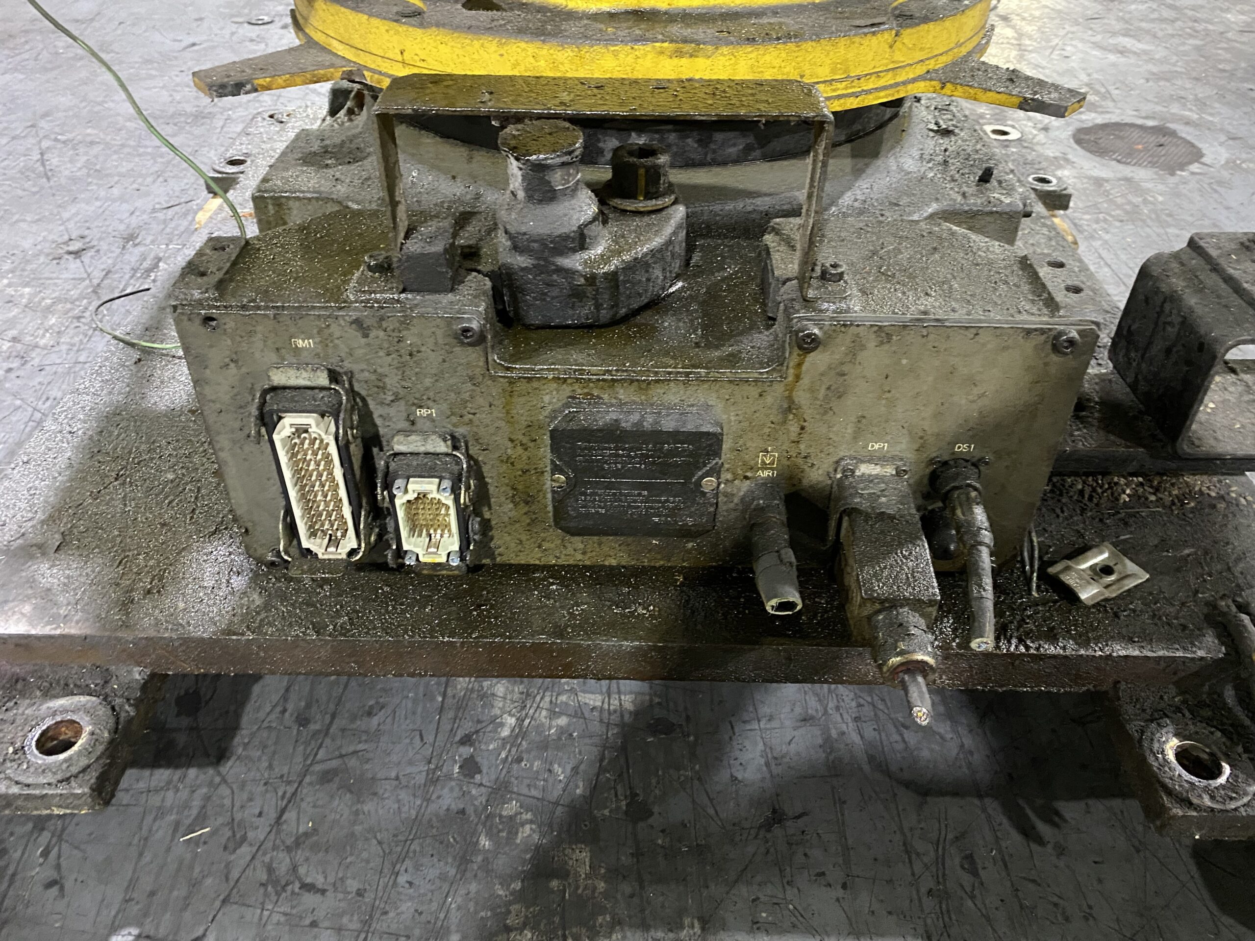 FANUC - R-2000iA/165F w/ R-J3iB Controls USED AS-IS 4