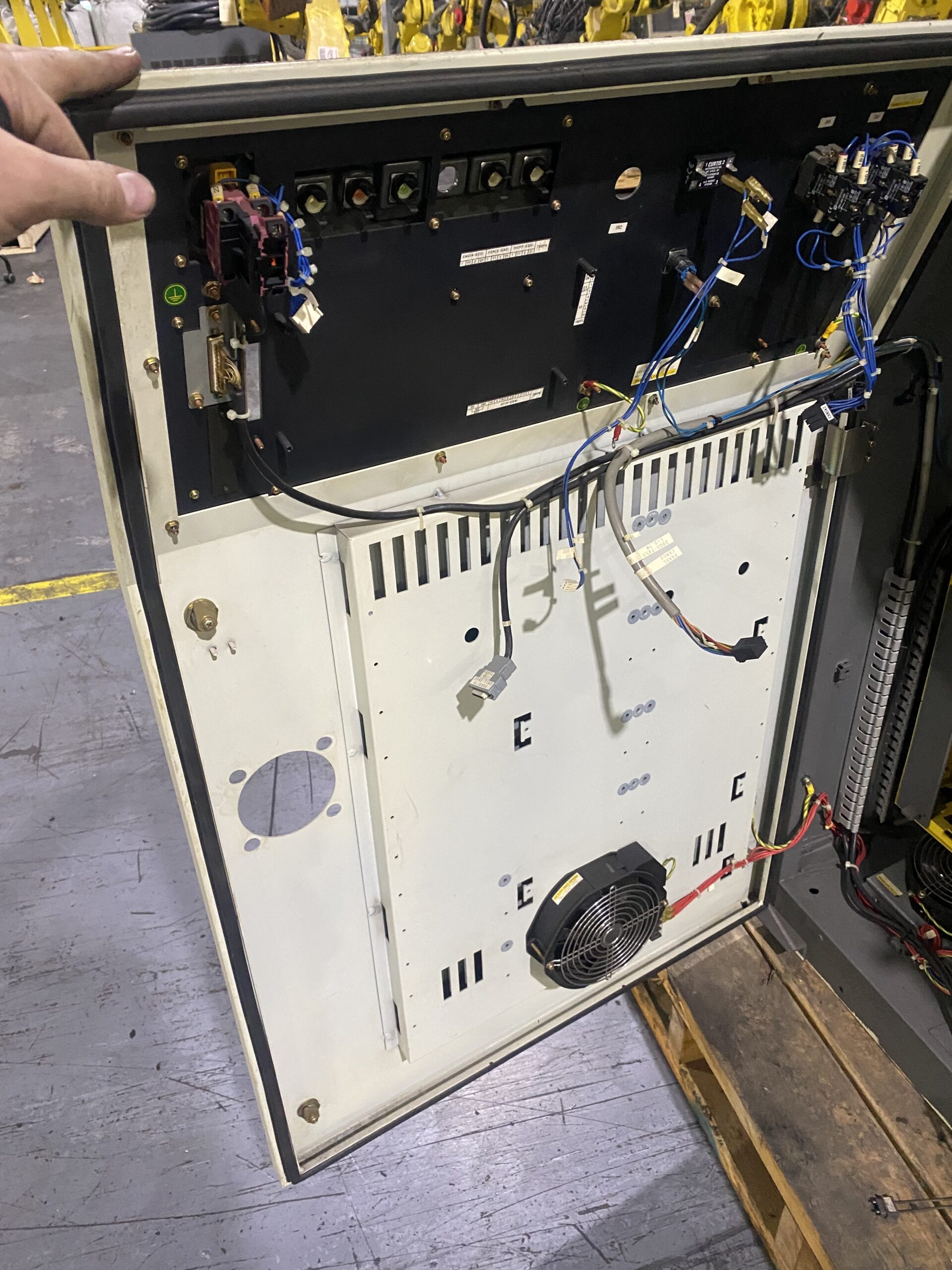 FANUC R-2000iA/200T w/ R-J3iB Controls PARTS ONLY 6