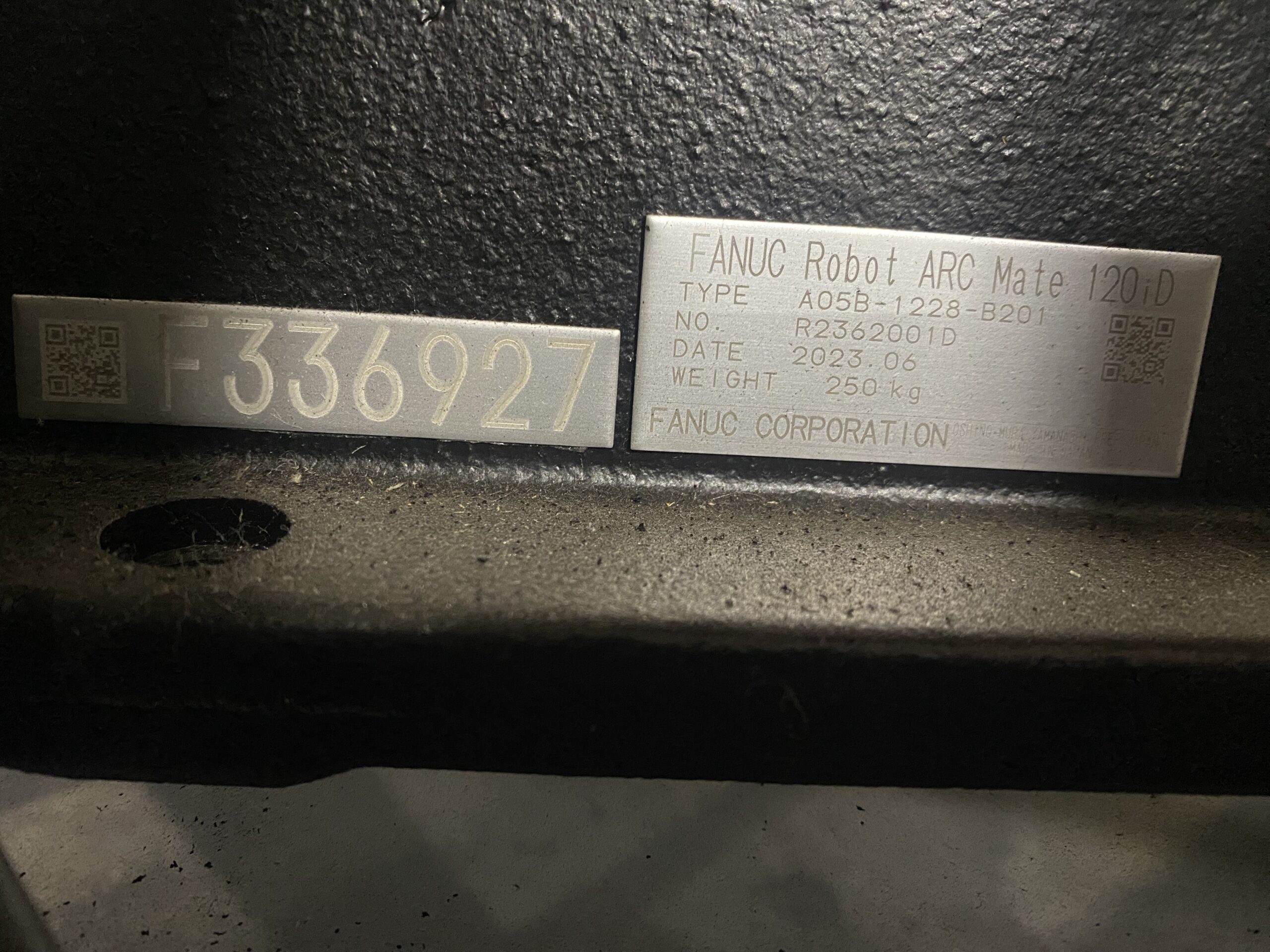 FANUC - ArcMate 120iD w/ R-30iB PLUS Controls Spot Tool+ Software NEW 4