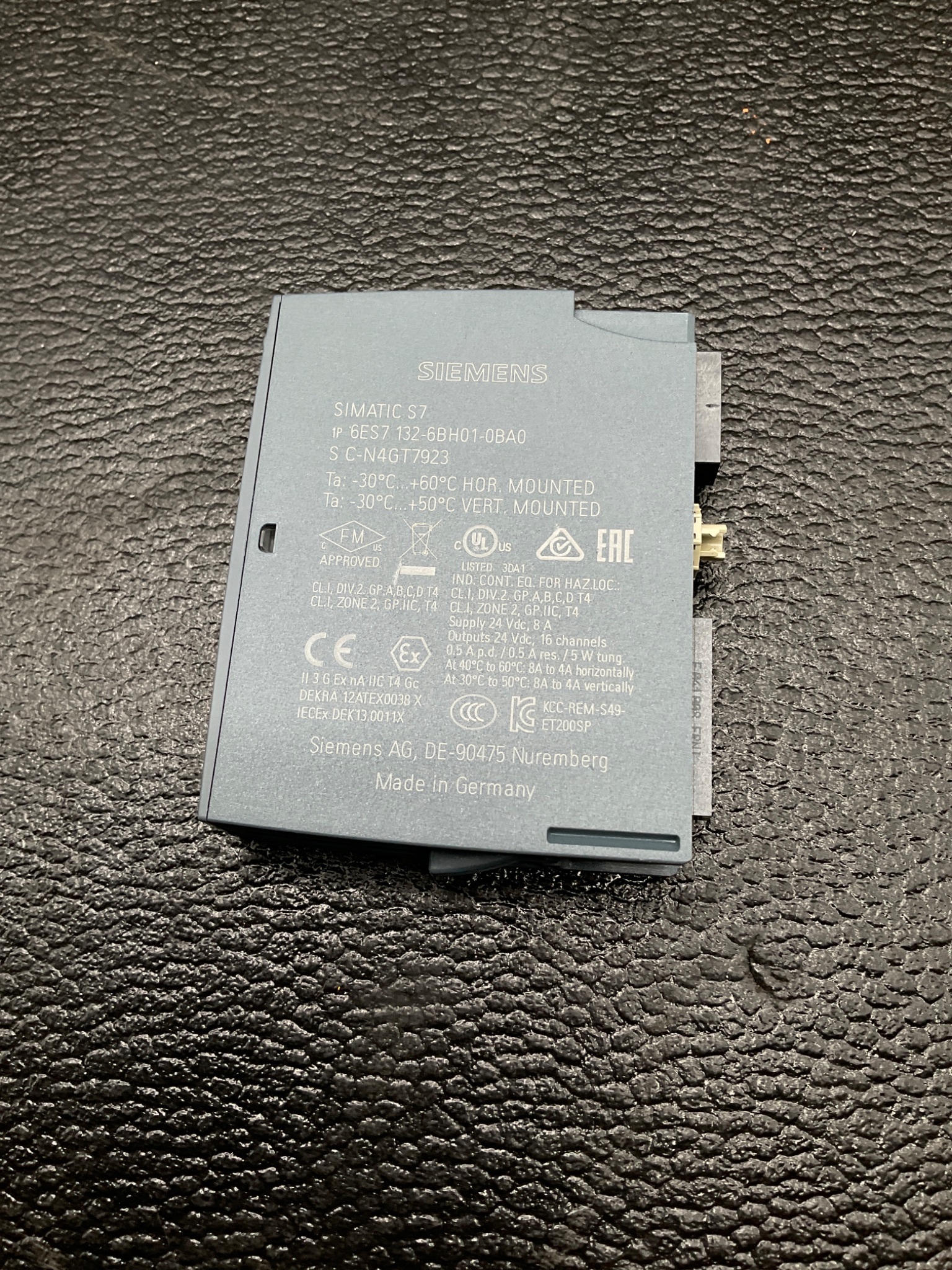 SIEMENS 6ES7132-6BH01-0BA0 ET 200SP DIGITAL OUTPUT MODULE 16X24VDC PNP USED 1