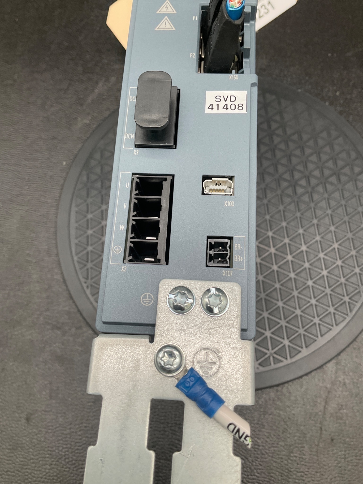 SIEMENS 6SL3210-5HE10-8UF0 S210 SERVO DRIVE 0.75KW 3PH 480V USED 1