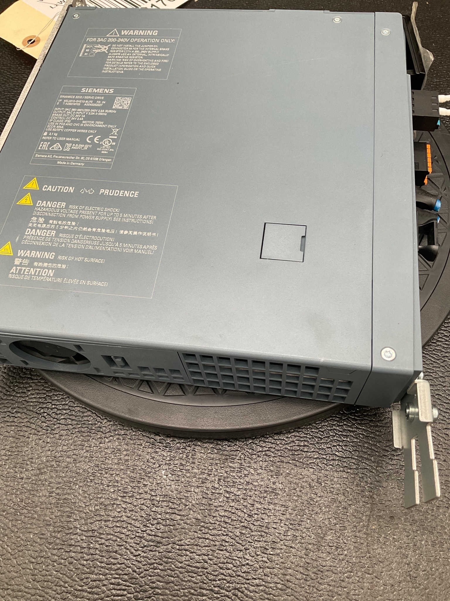 SIEMENS 6SL3210-5HE10-8UF0 S210 SERVO DRIVE 0.75KW 3PH 480V USED 5