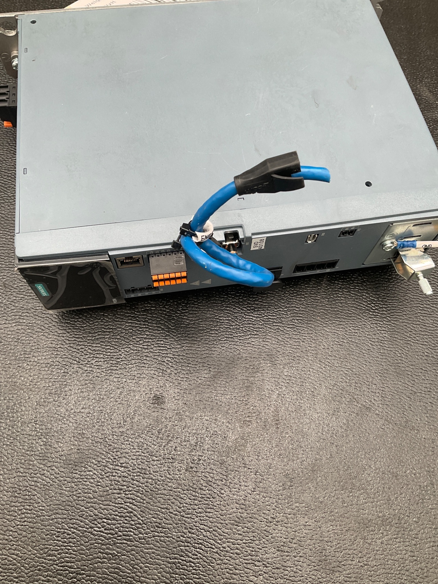 SIEMENS 6SL3210-5HE11-5UF0 S210 SERVO DRIVE 1.5KW 3PH 480V USED 1