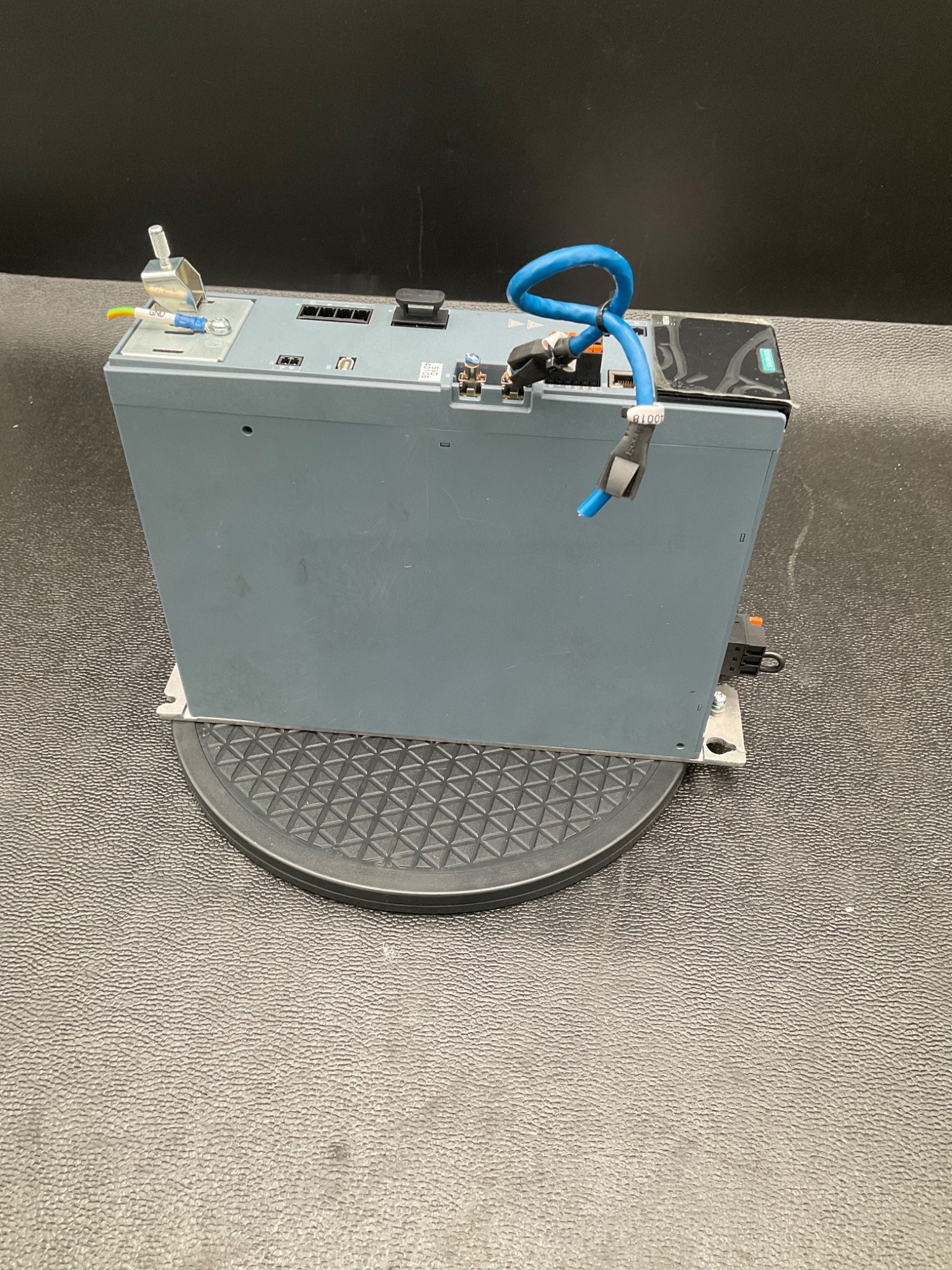 SIEMENS 6SL3210-5HE11-5UF0 S210 SERVO DRIVE 1.5KW 3PH 480V USED 4