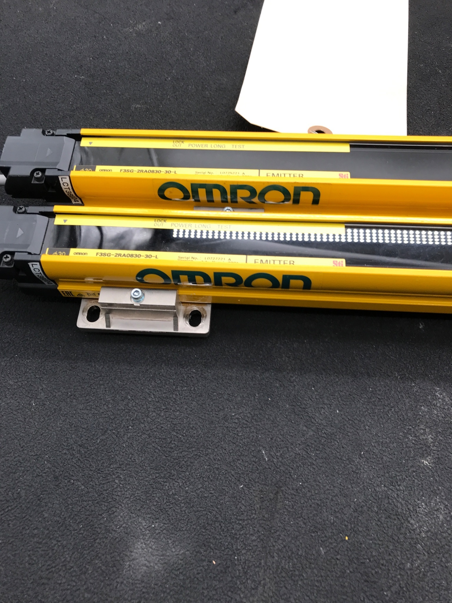 OMRON F3SG-2RA0830-30-L SAFETY LIGHT CURTAIN 830MM, 30MM RESOLUTION USED 1