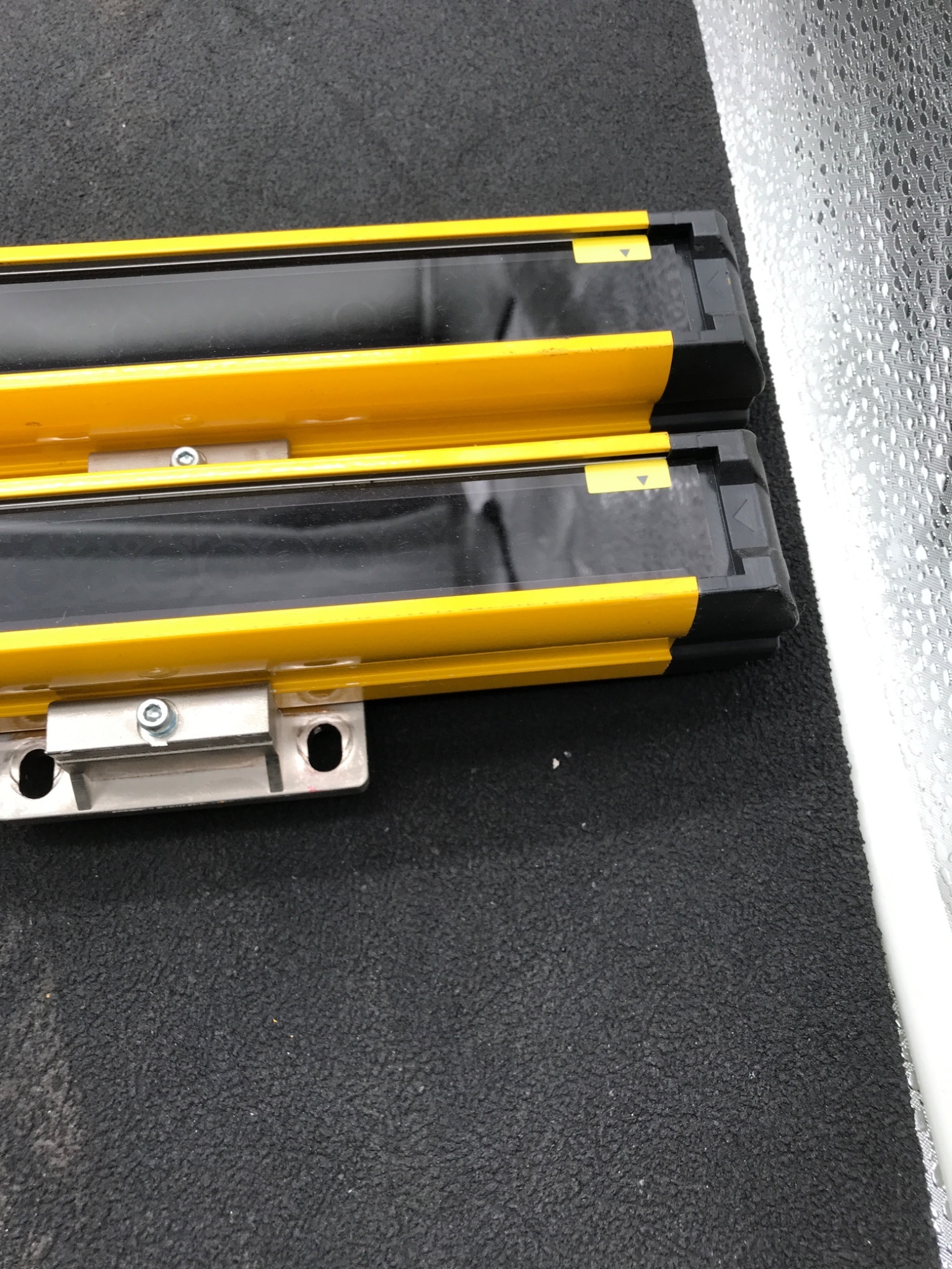 OMRON F3SG-2RA0830-30-L SAFETY LIGHT CURTAIN 830MM, 30MM RESOLUTION USED 2