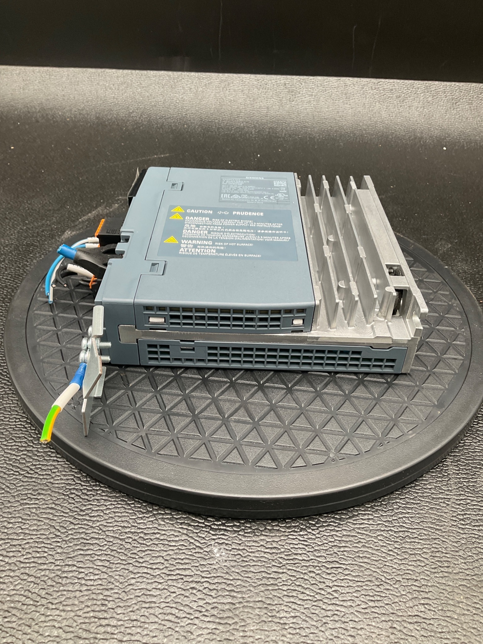 SIEMENS 6SL3210-5HB10-2UF0 SINAMICS S210 SERVO DRIVE USED 4