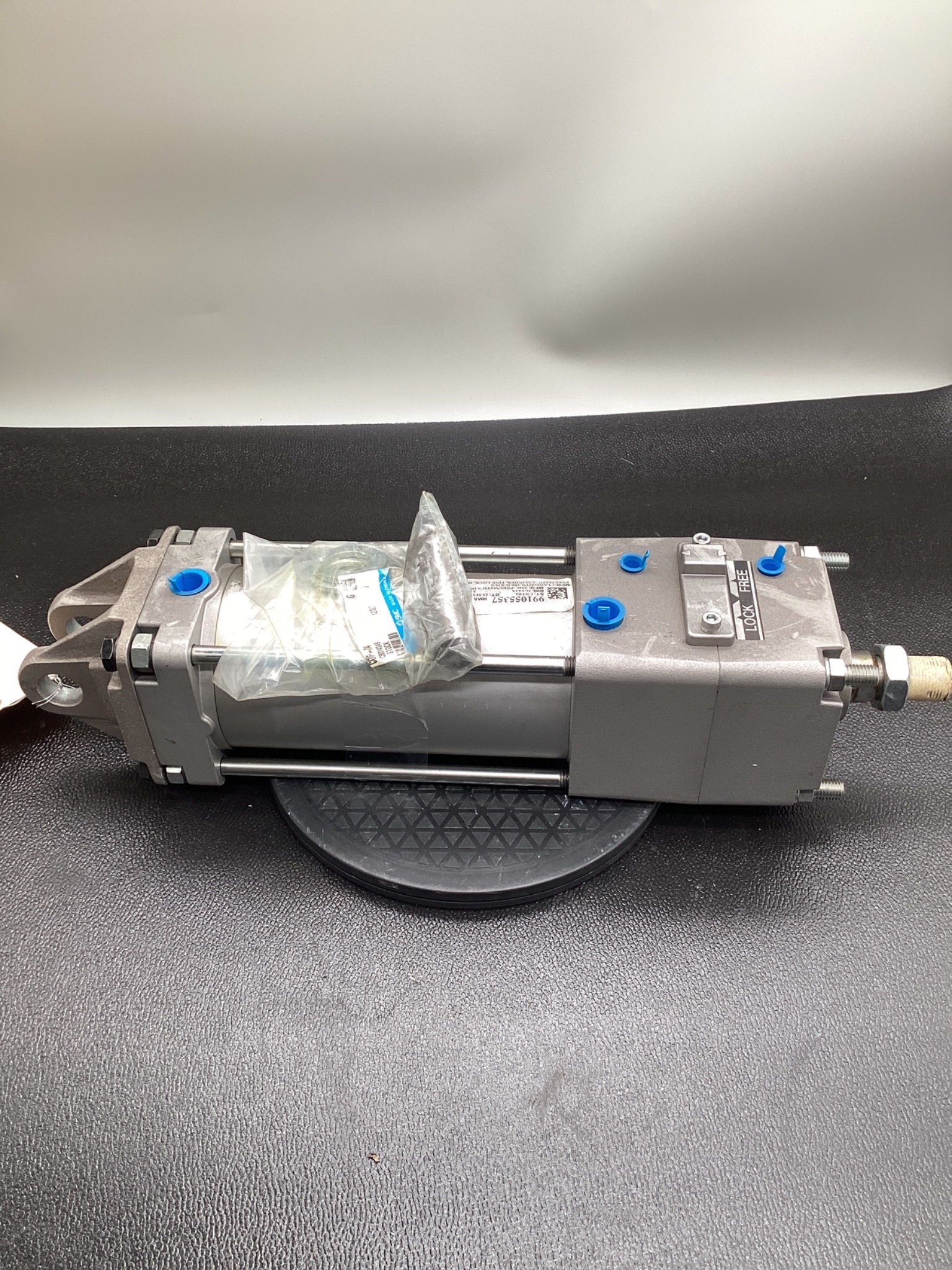 SMC CLA2D100TN-150-D-X1US FINE LOCK CYLINDER USED 3