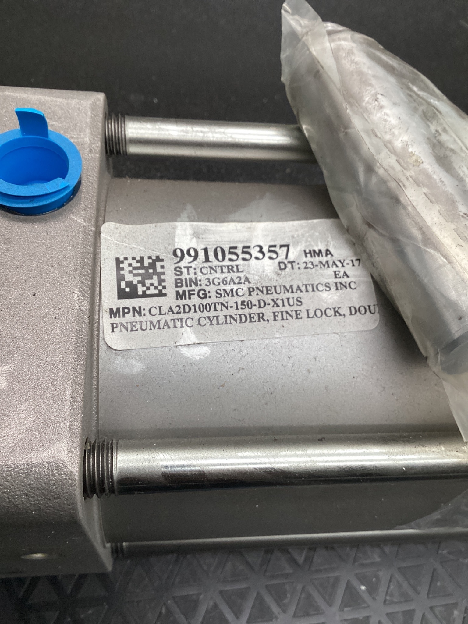 SMC CLA2D100TN-150-D-X1US FINE LOCK CYLINDER USED 6