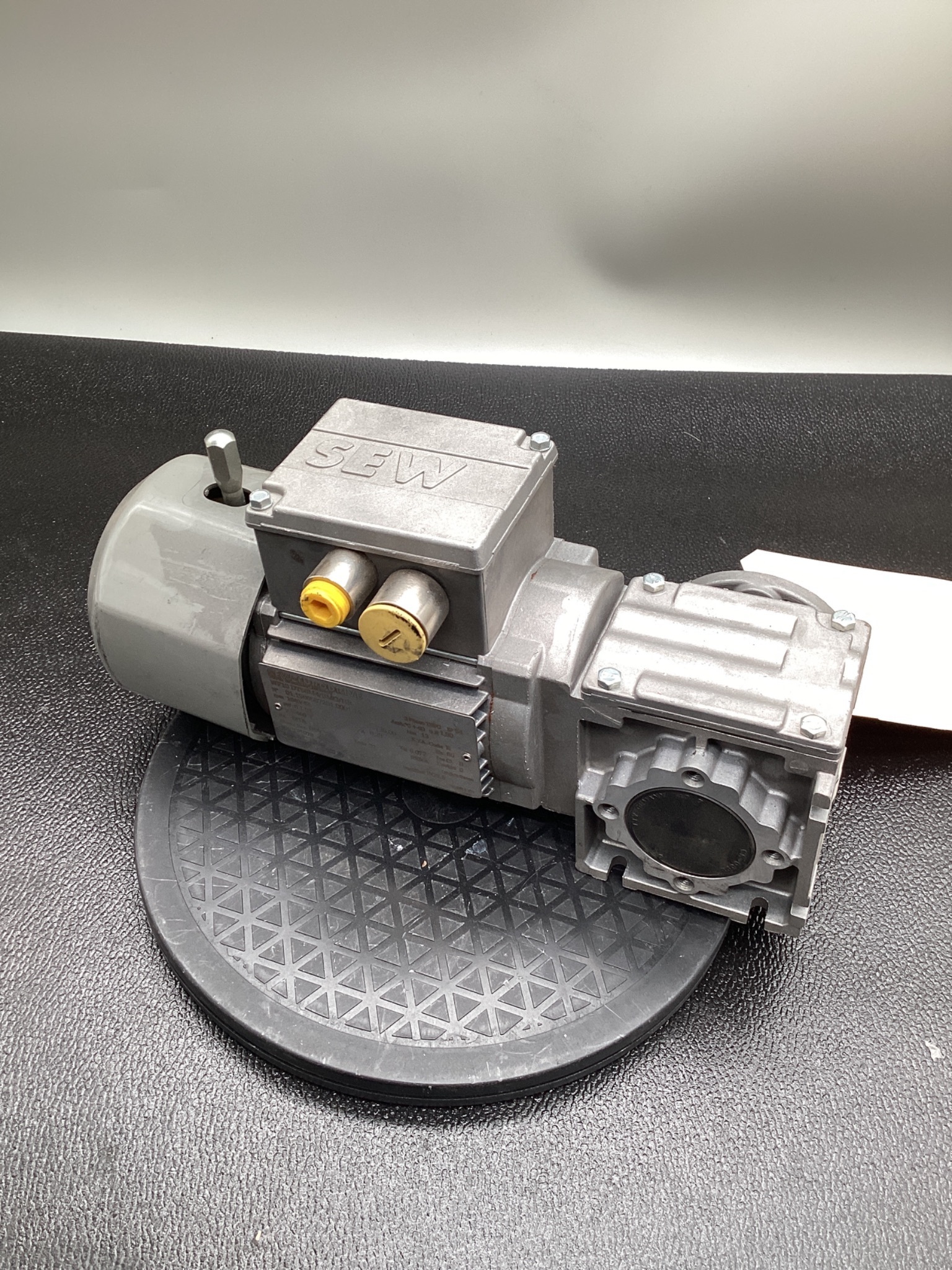 SEW-EURODRIVE WF10DT56M4/BMG/HR GEARED MOTOR W/BRAKE USED 0