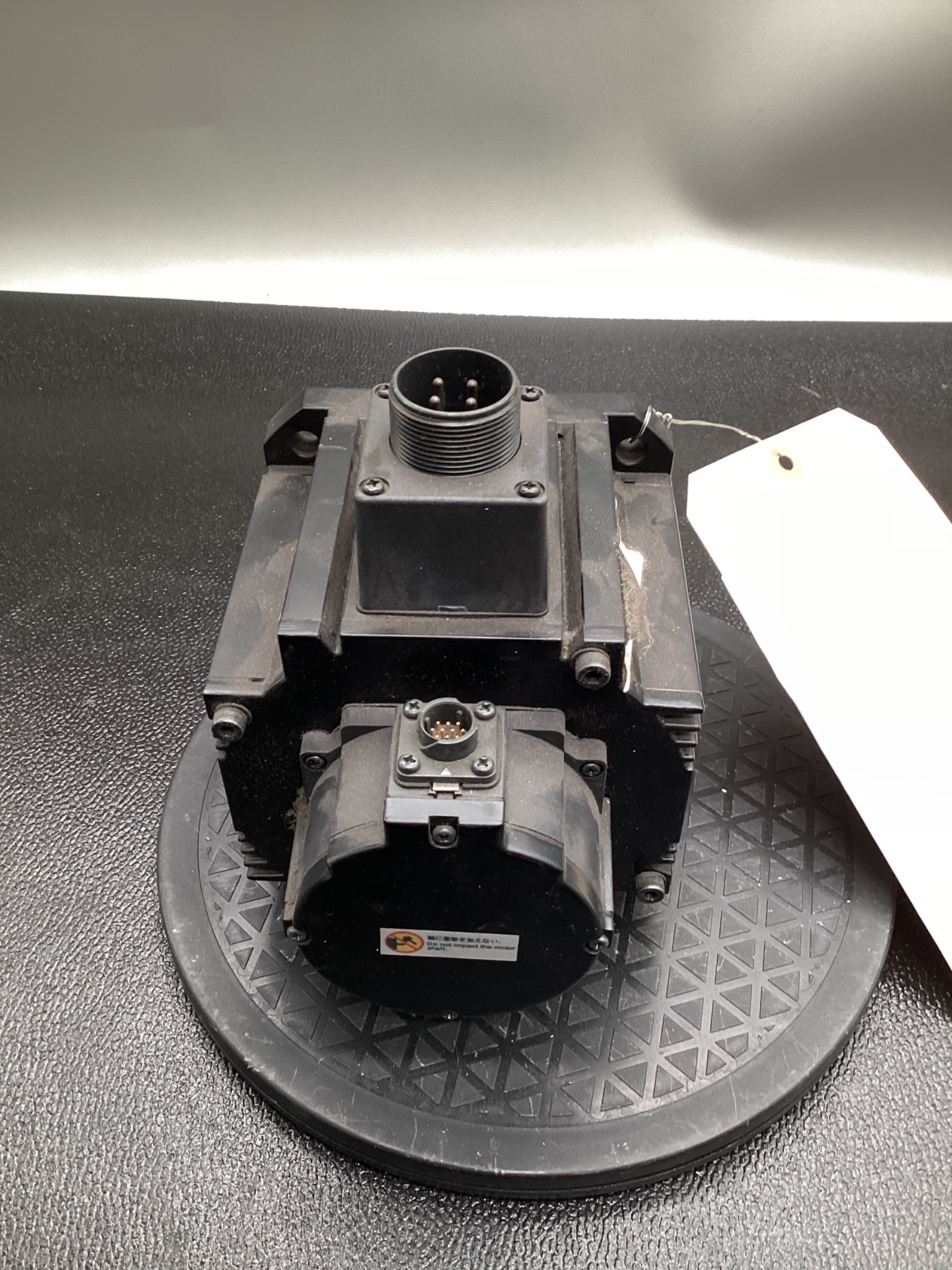 OMRON R88M-K90010F-S2 ACCURAX G5 SERVO MOTOR USED 3