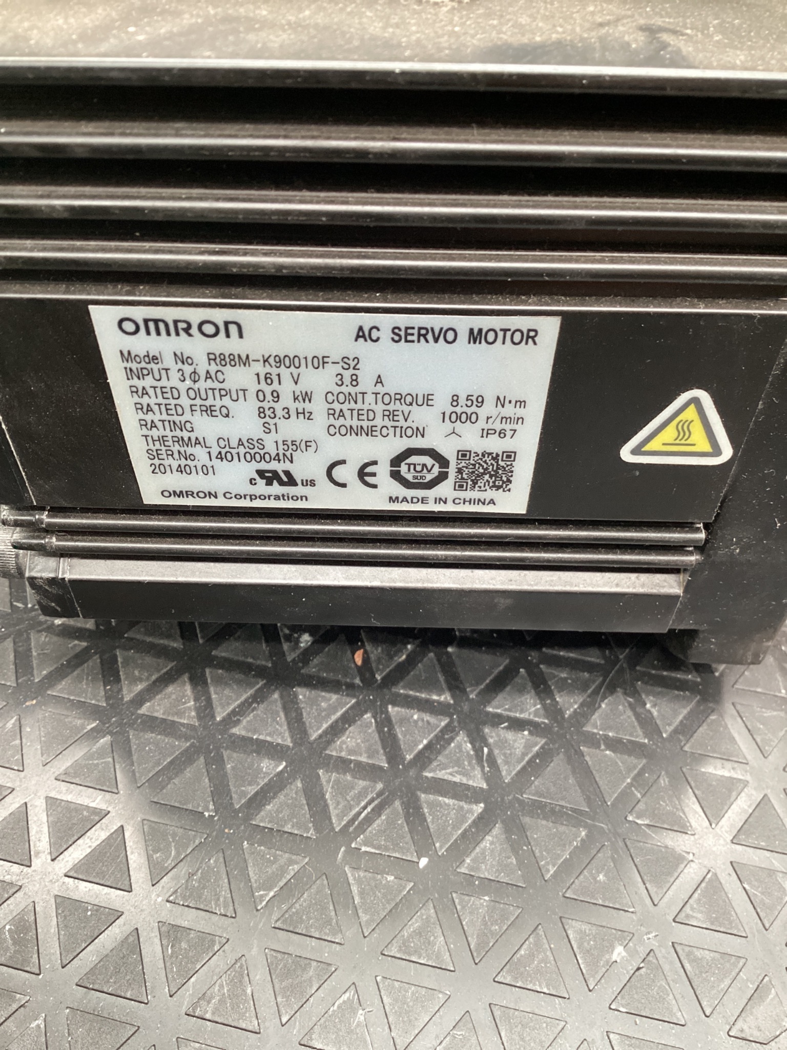 OMRON R88M-K90010F-S2 ACCURAX G5 SERVO MOTOR USED 4