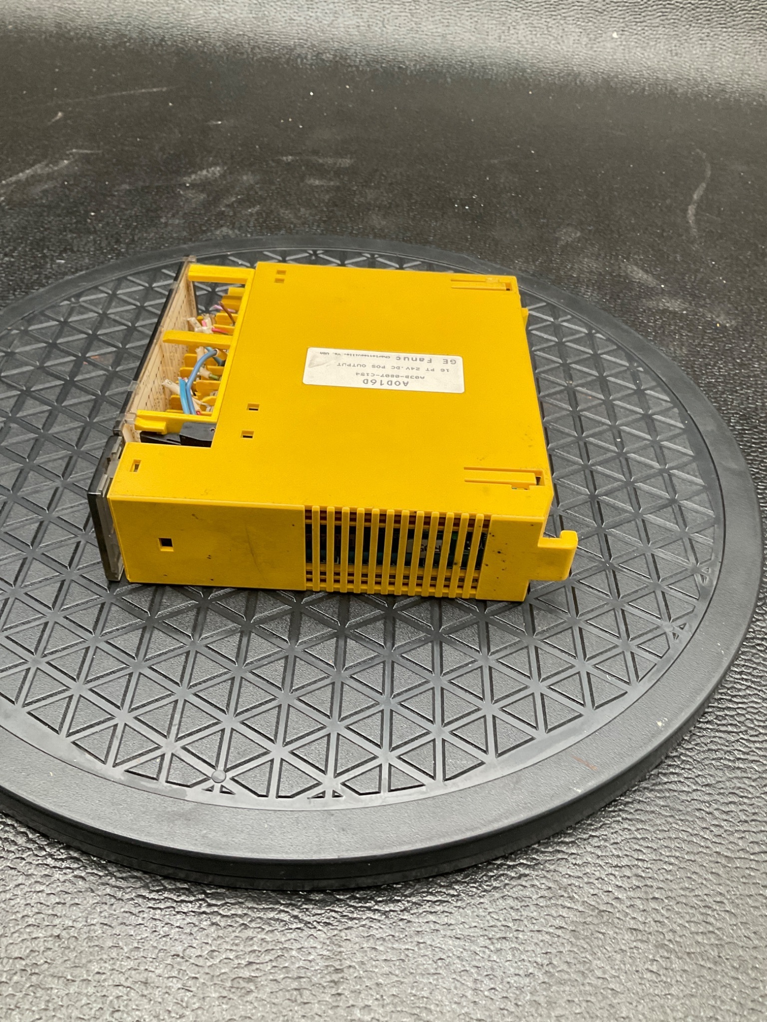 FANUC A03B-0807-C154 16PT DC OUTPUT MODULE AOD16D USED 3