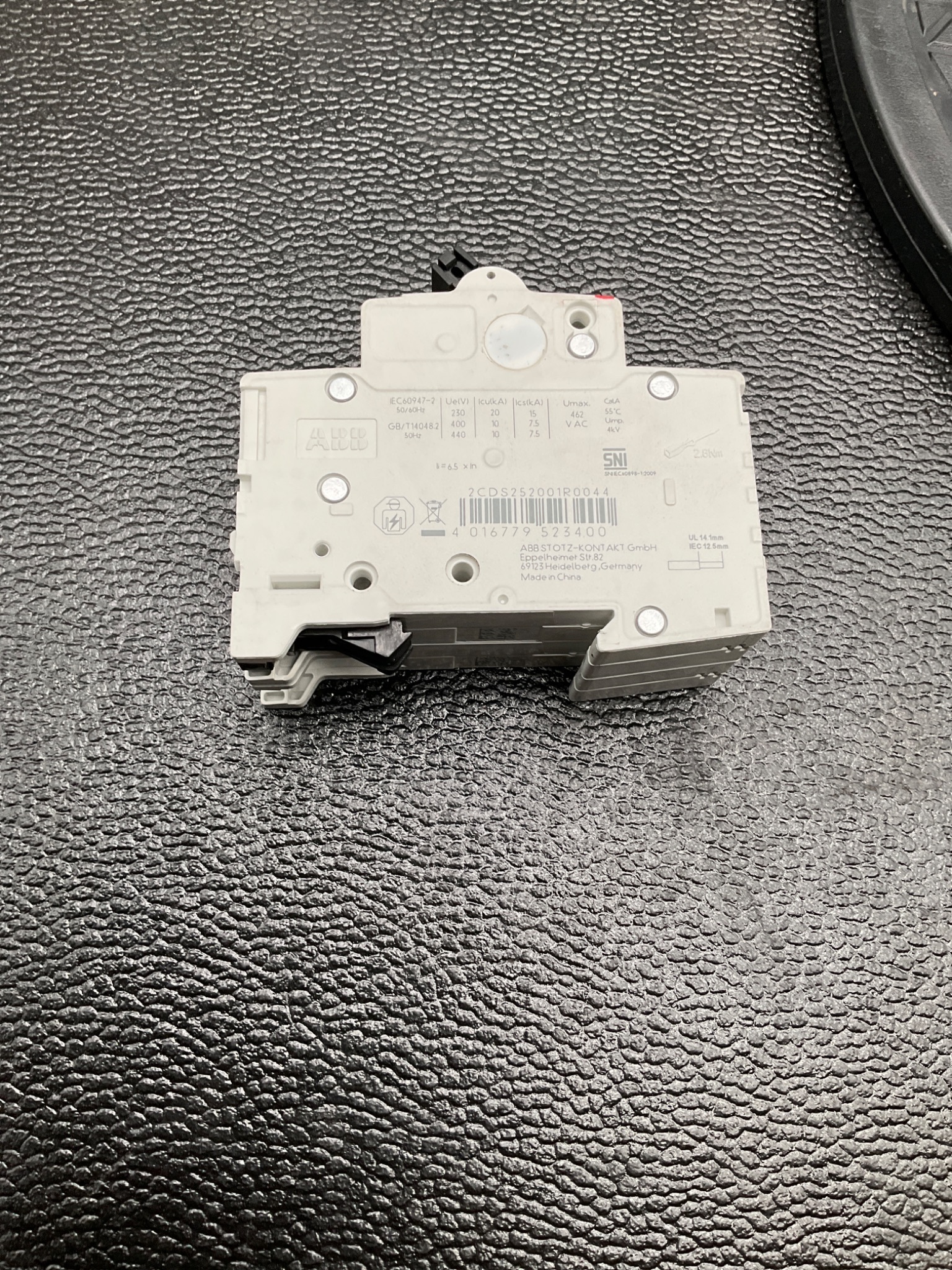 LOT OF 5 ABB 2CDS252001R0044 S202-C4 2P 4A 440V CIRCUIT BREAKERS USED 3