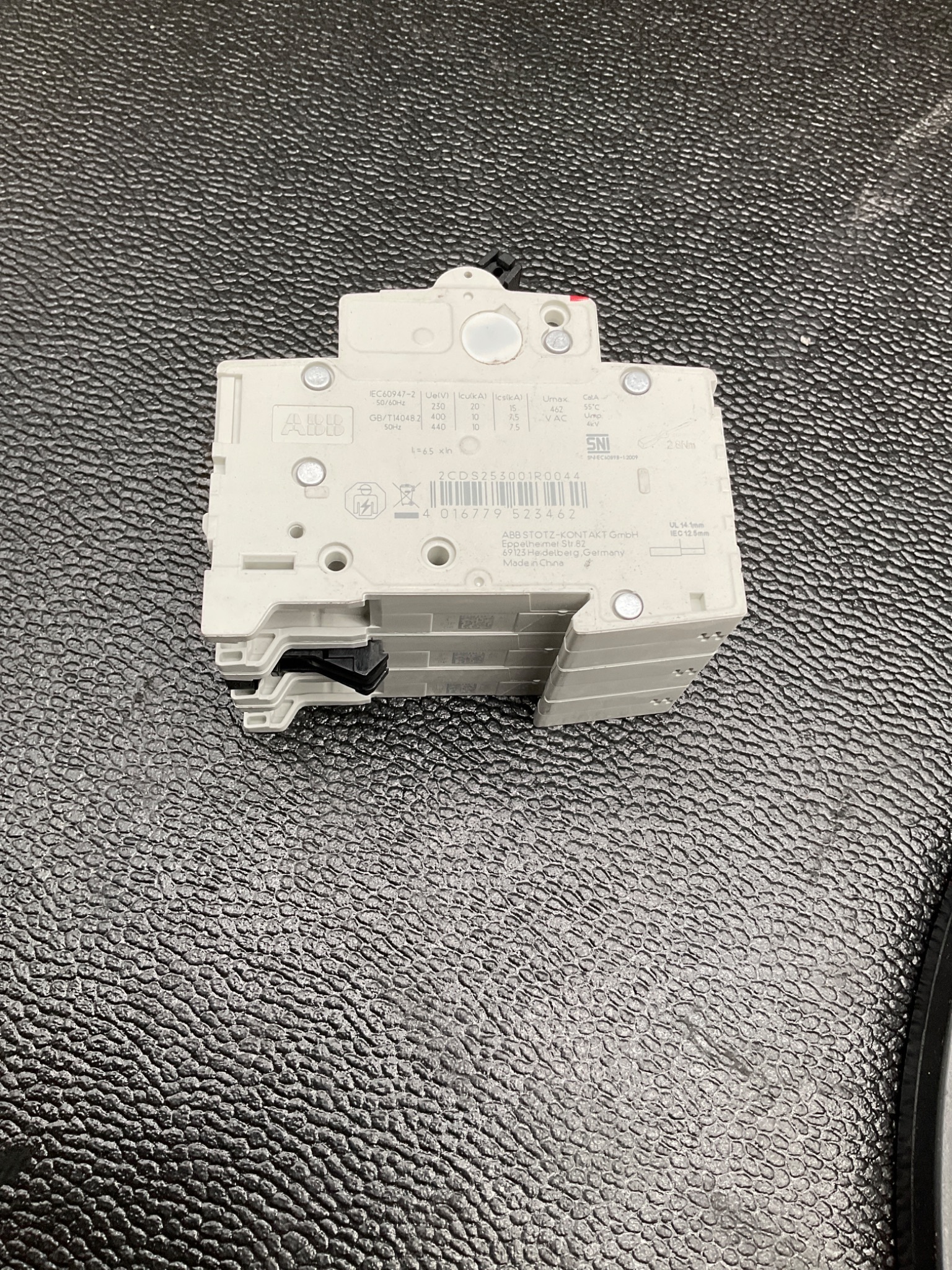 LOT OF 5 ABB 2CDS253001R0044 S203-C4 3P 4A 400V CIRCUIT BREAKERS USED 3