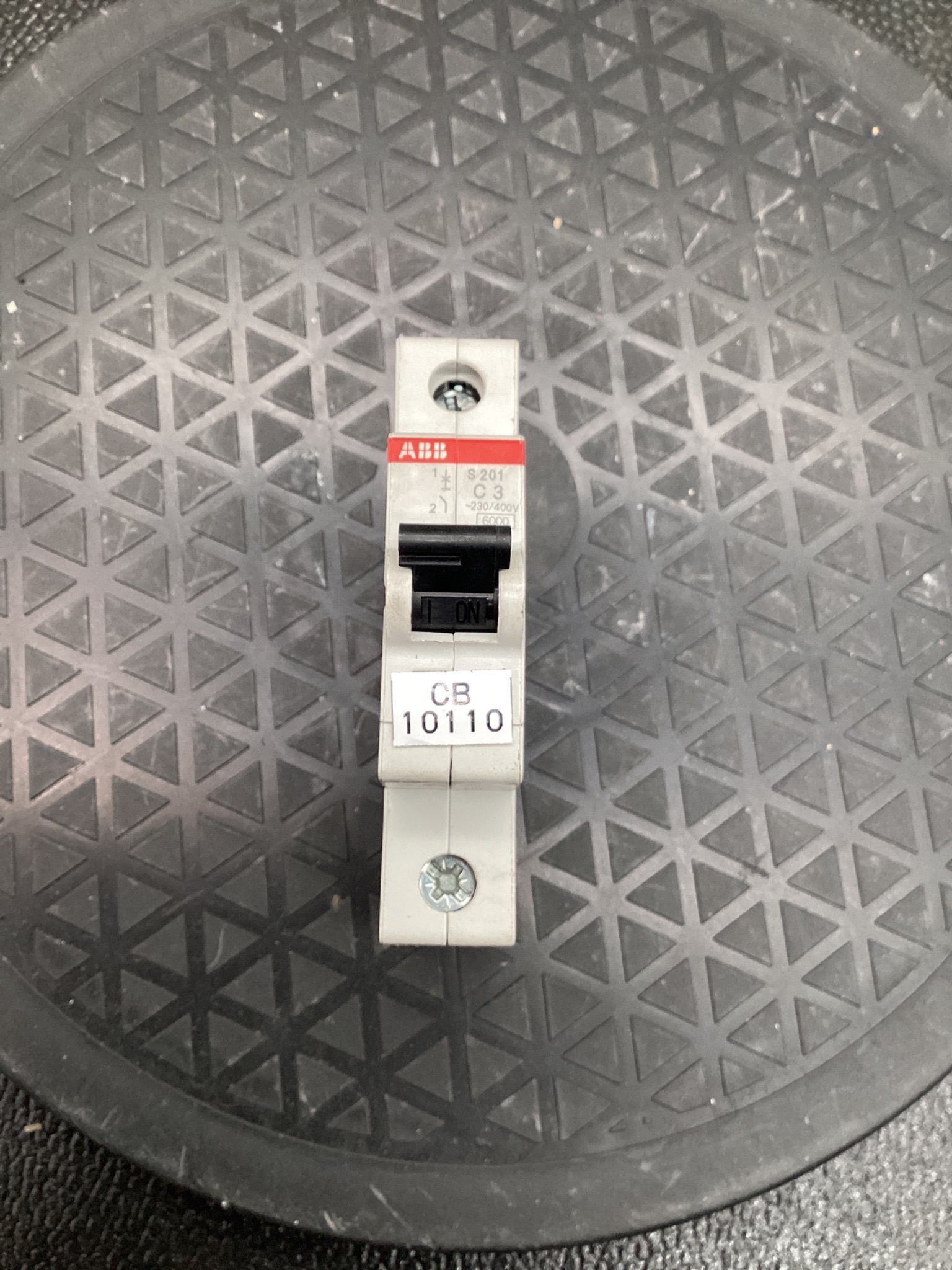 ABB 2CDS251001R0034 MINI CIRCUIT BREAKER 3A DIN RAIL USED 0