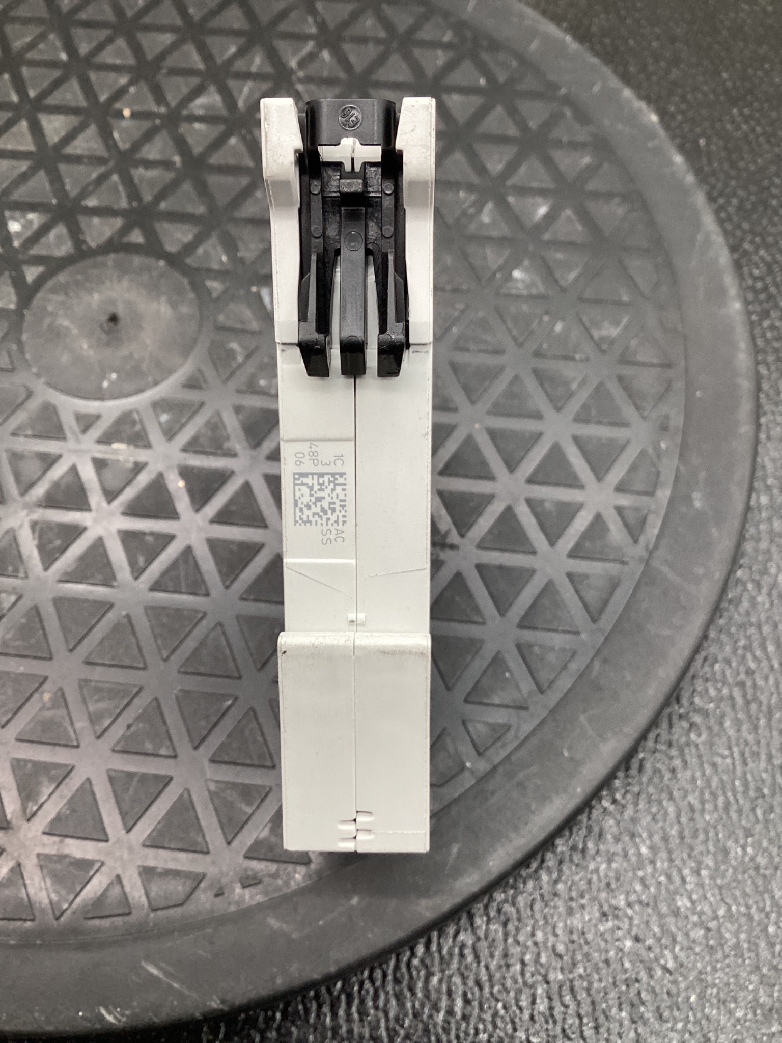 ABB 2CDS251001R0034 MINI CIRCUIT BREAKER 3A DIN RAIL USED 4