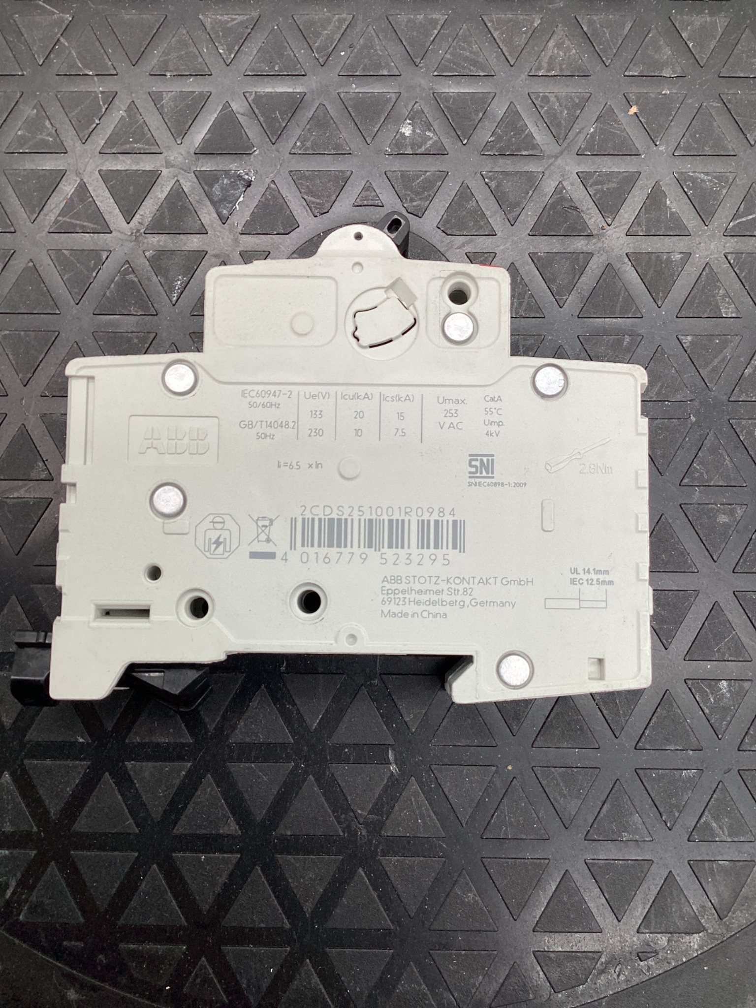 ABB 2CDS251001R0984 MINI CIRCUIT BREAKER 0.5A DIN RAIL USED 1